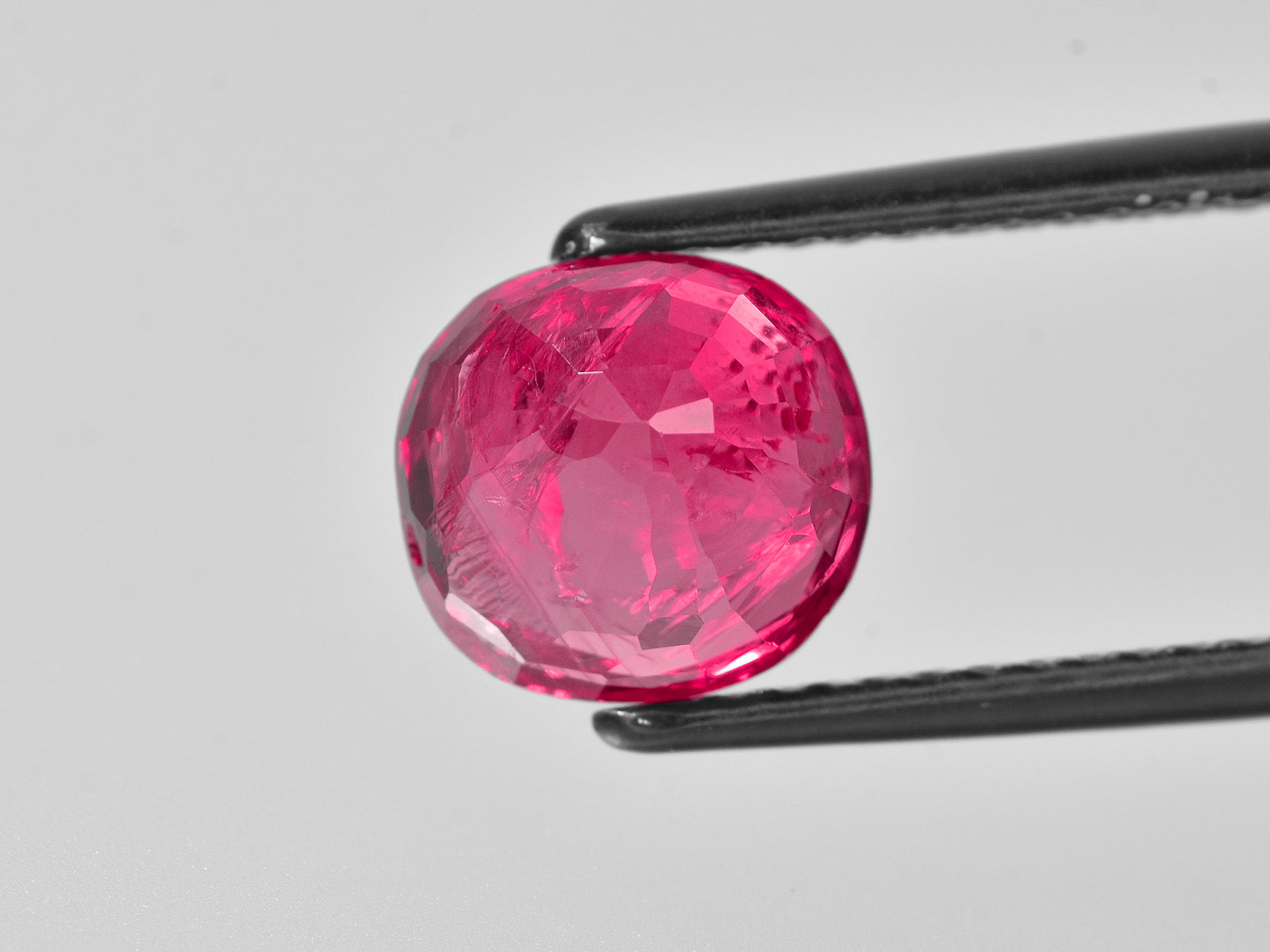 8801957-oval-deep-pinkish-red-grs-burma-natural-ruby-4.76-ct