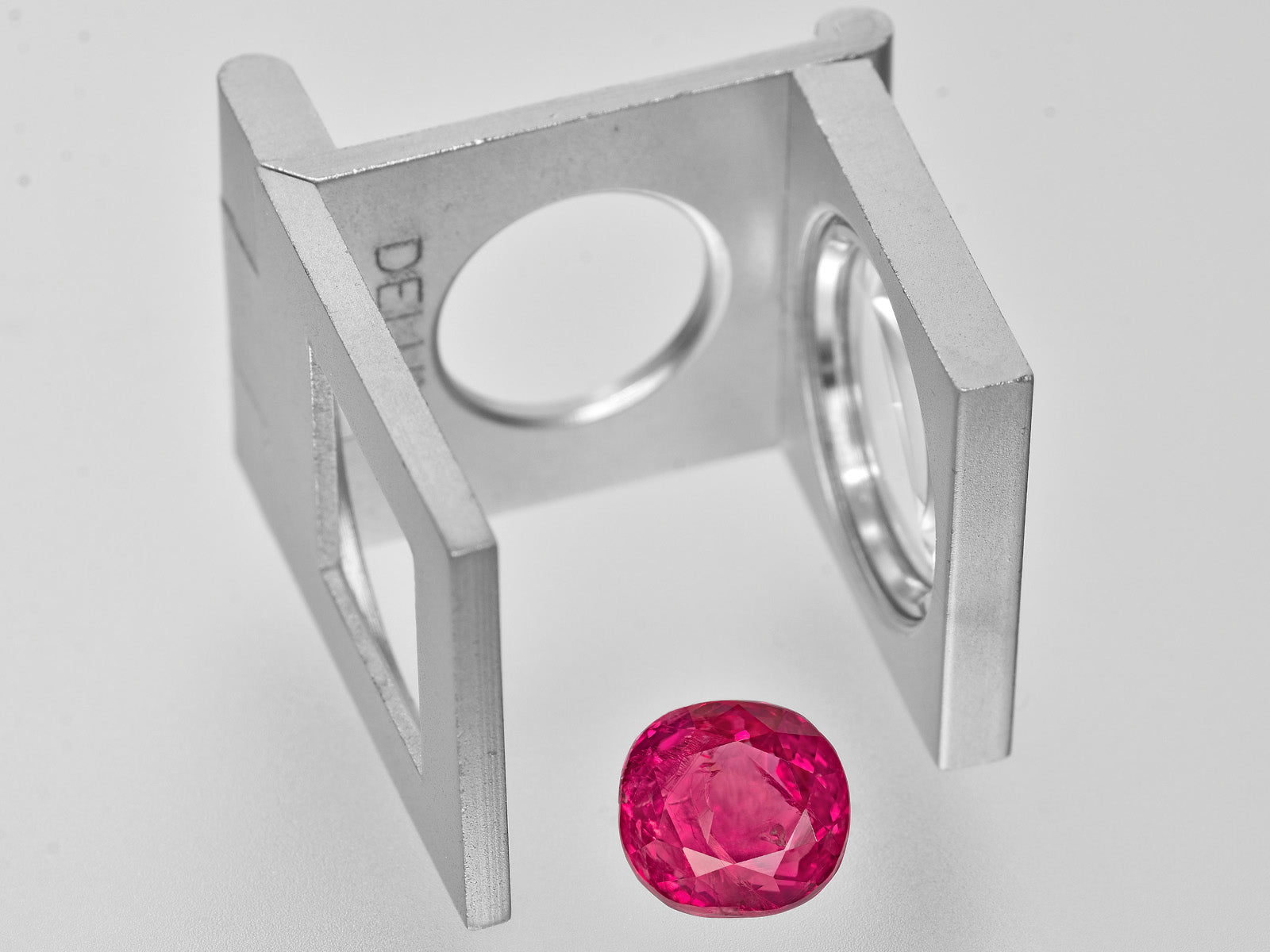 8801957-oval-deep-pinkish-red-grs-burma-natural-ruby-4.76-ct