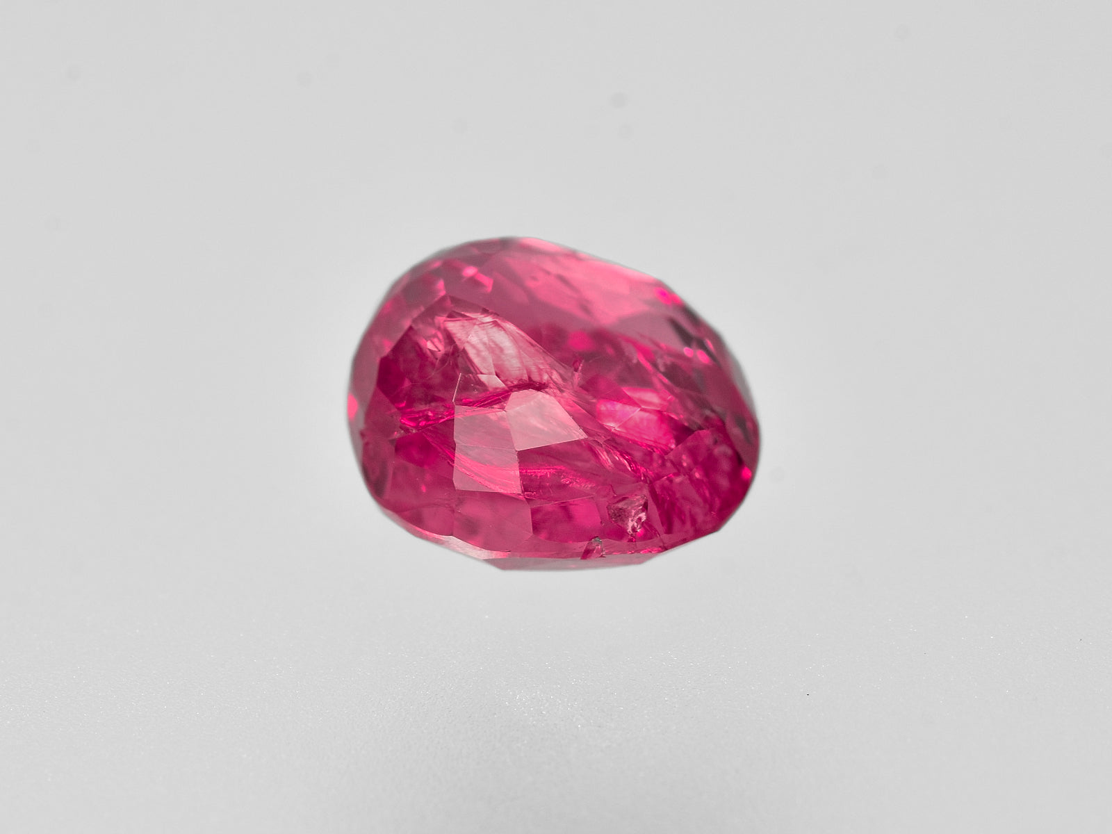 8801957-oval-deep-pinkish-red-grs-burma-natural-ruby-4.76-ct