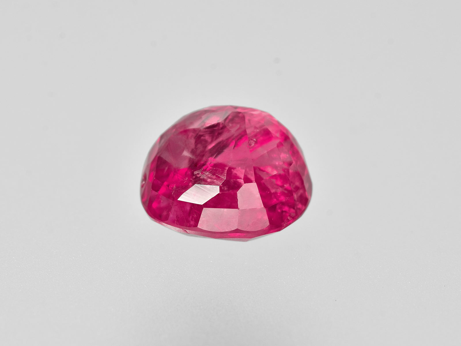 8801957-oval-deep-pinkish-red-grs-burma-natural-ruby-4.76-ct