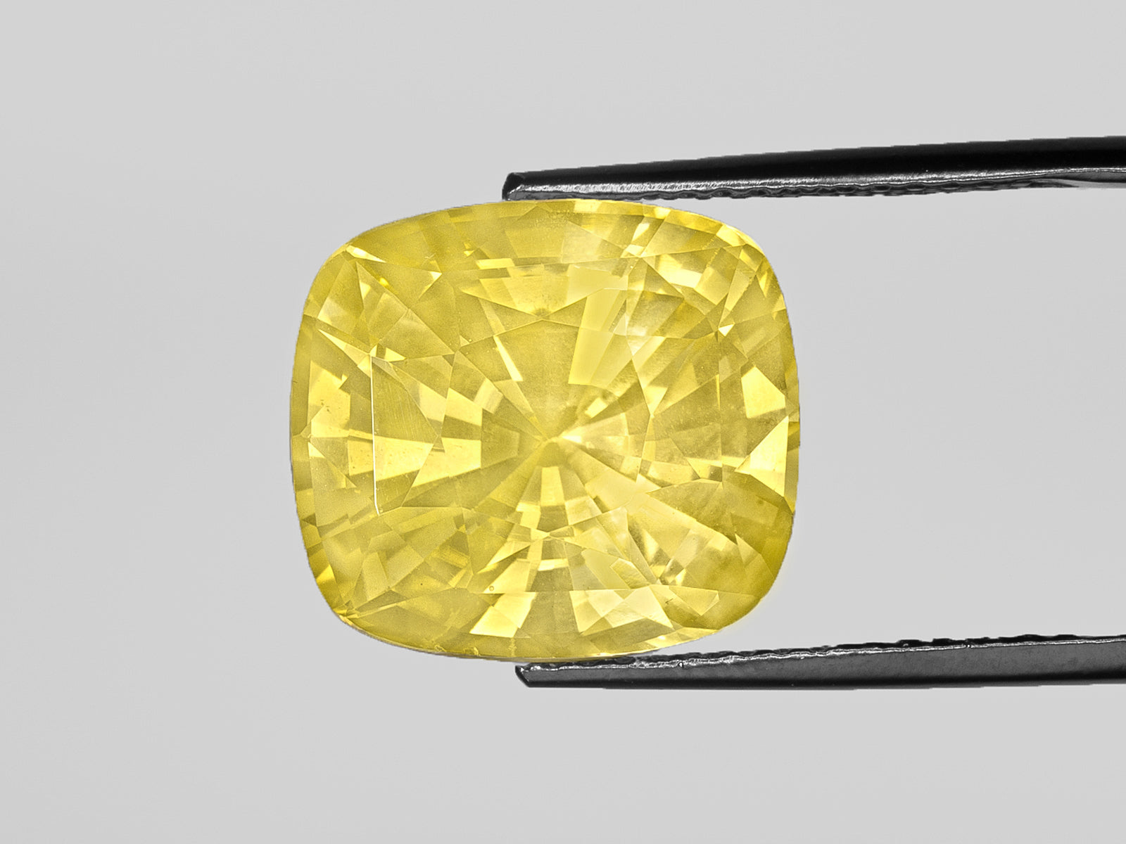 8802615-cushion-lustrous-yellow-grs-sri-lanka-natural-yellow-sapphire-18.58-ct