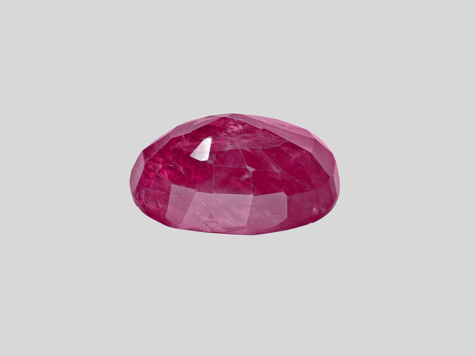 8802613-oval-deep-pinkish-red-grs-burma-natural-ruby-4.11-ct
