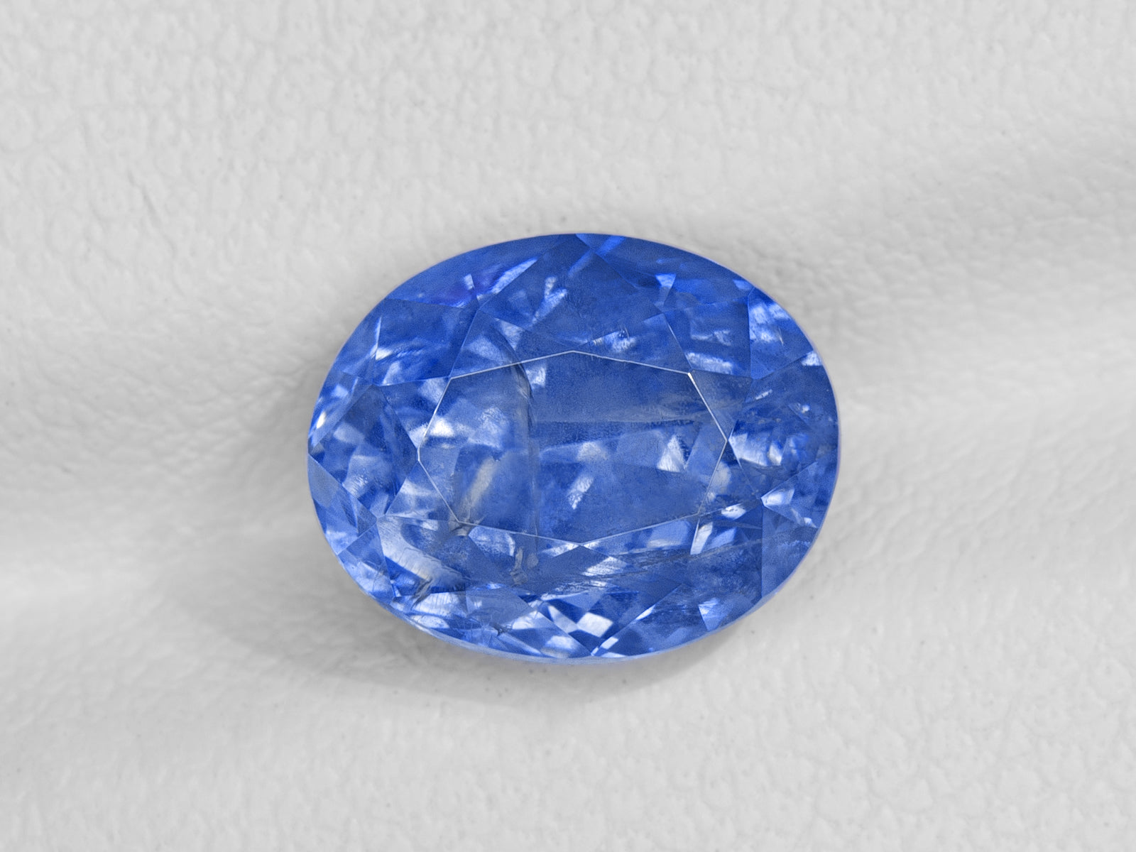 8802815-oval-velvety-cornflower-blue-grs-sri-lanka-natural-blue-sapphire-4.61-ct