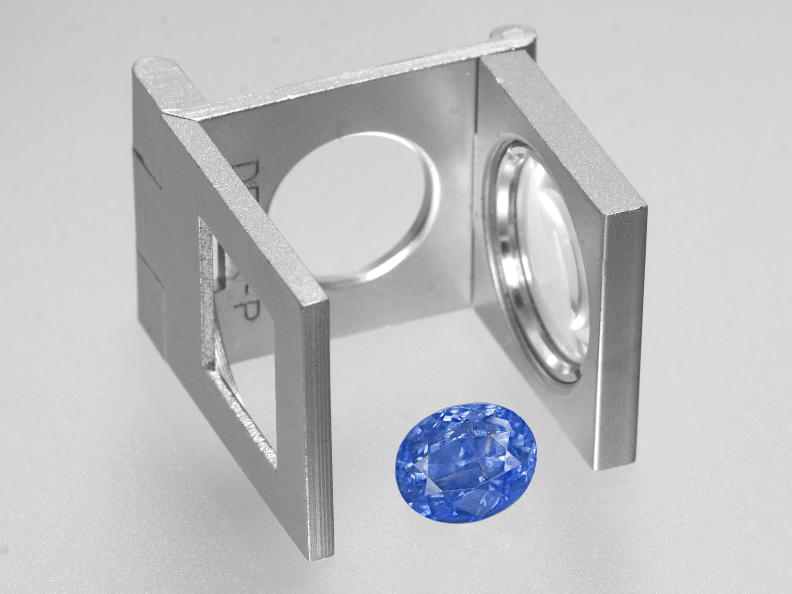 8802815-oval-velvety-cornflower-blue-grs-sri-lanka-natural-blue-sapphire-4.61-ct