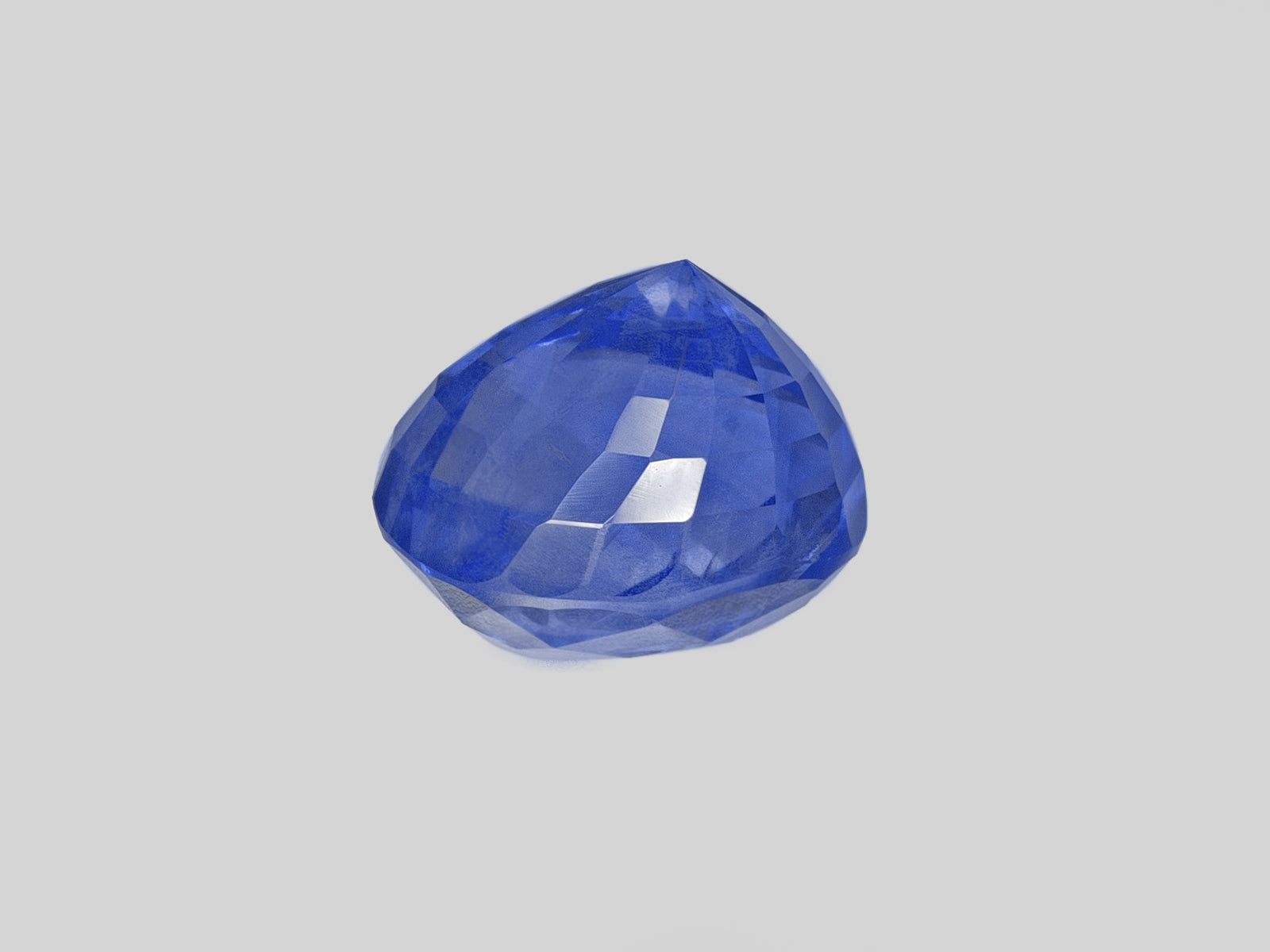 8802815-oval-velvety-cornflower-blue-grs-sri-lanka-natural-blue-sapphire-4.61-ct