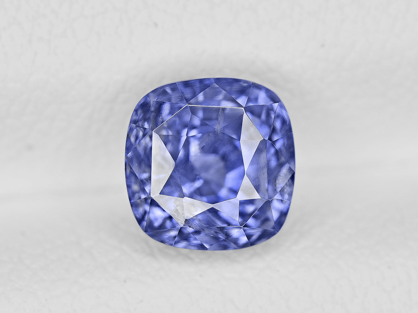 8802188-cushion-lustrous-violetish-blue-igi-sri-lanka-natural-blue-sapphire-2.08-ct