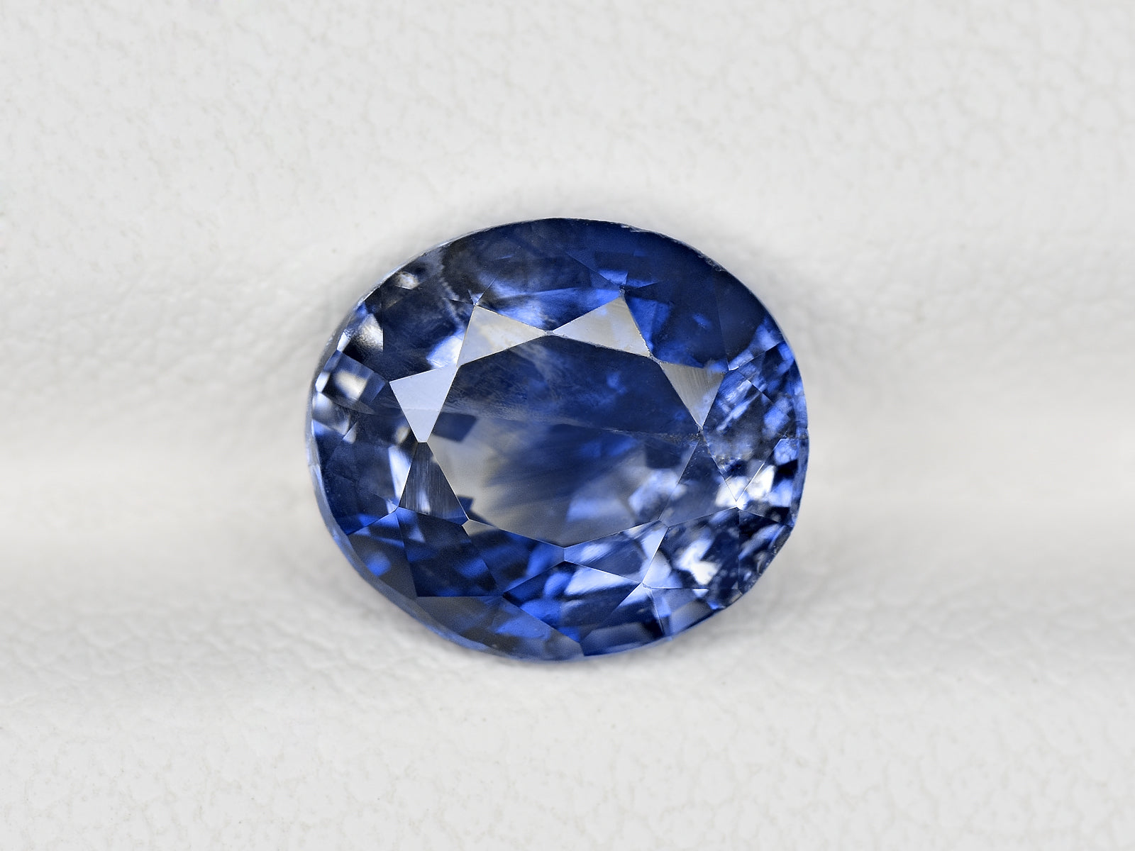 8802190-oval-royal-blue-color-zoning-igi-sri-lanka-natural-blue-sapphire-2.60-ct
