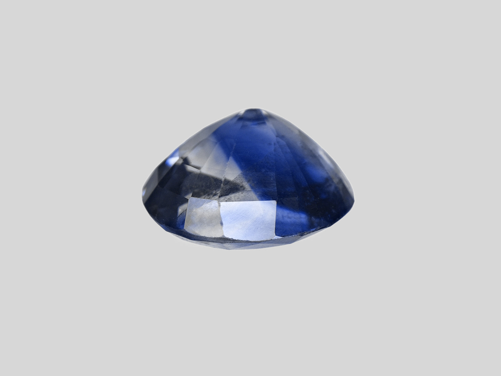 8802190-oval-royal-blue-color-zoning-igi-sri-lanka-natural-blue-sapphire-2.60-ct