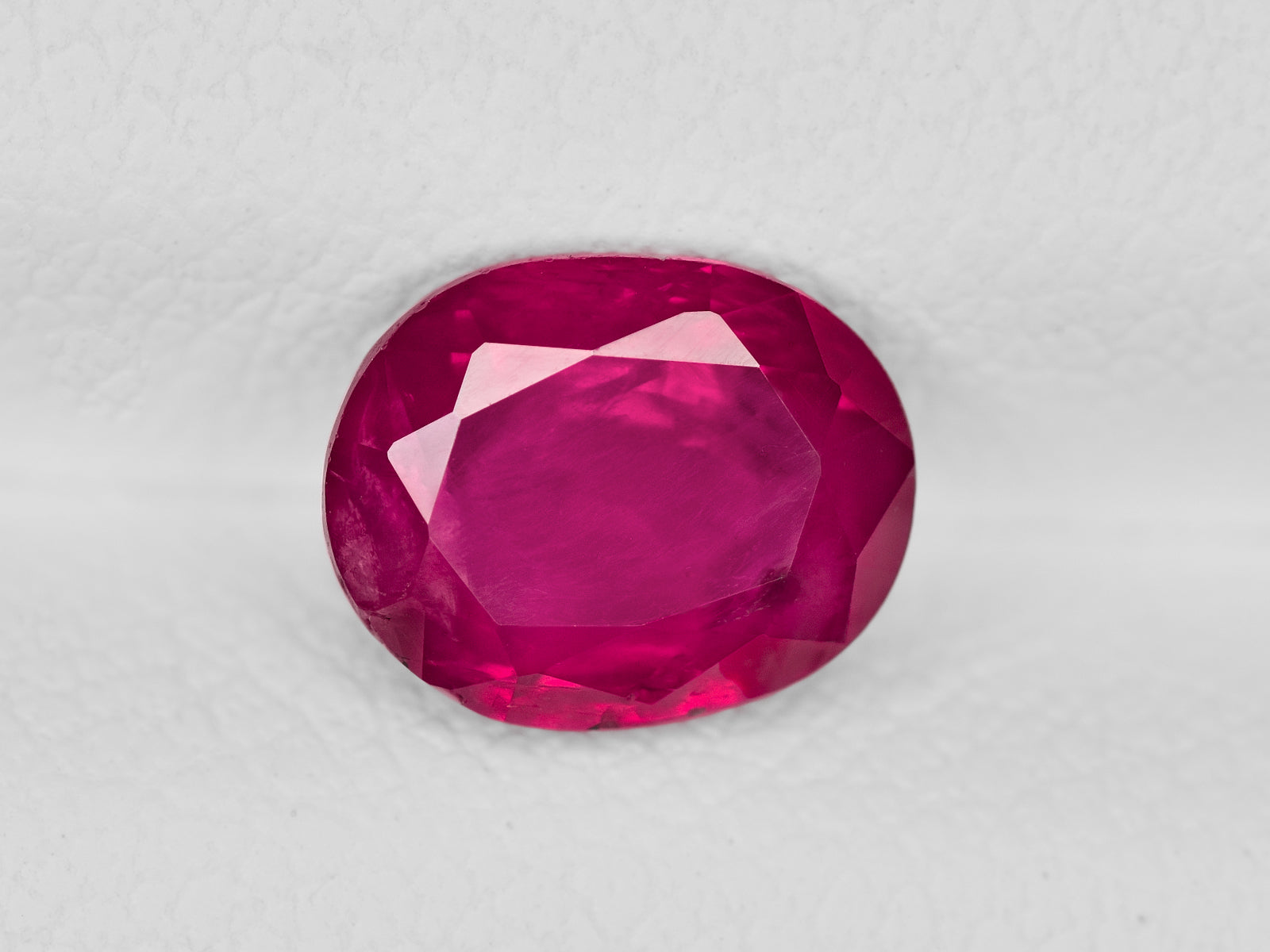 8802192-oval-rich-velvety-pinkish-red-igi-burma-natural-ruby-1.95-ct
