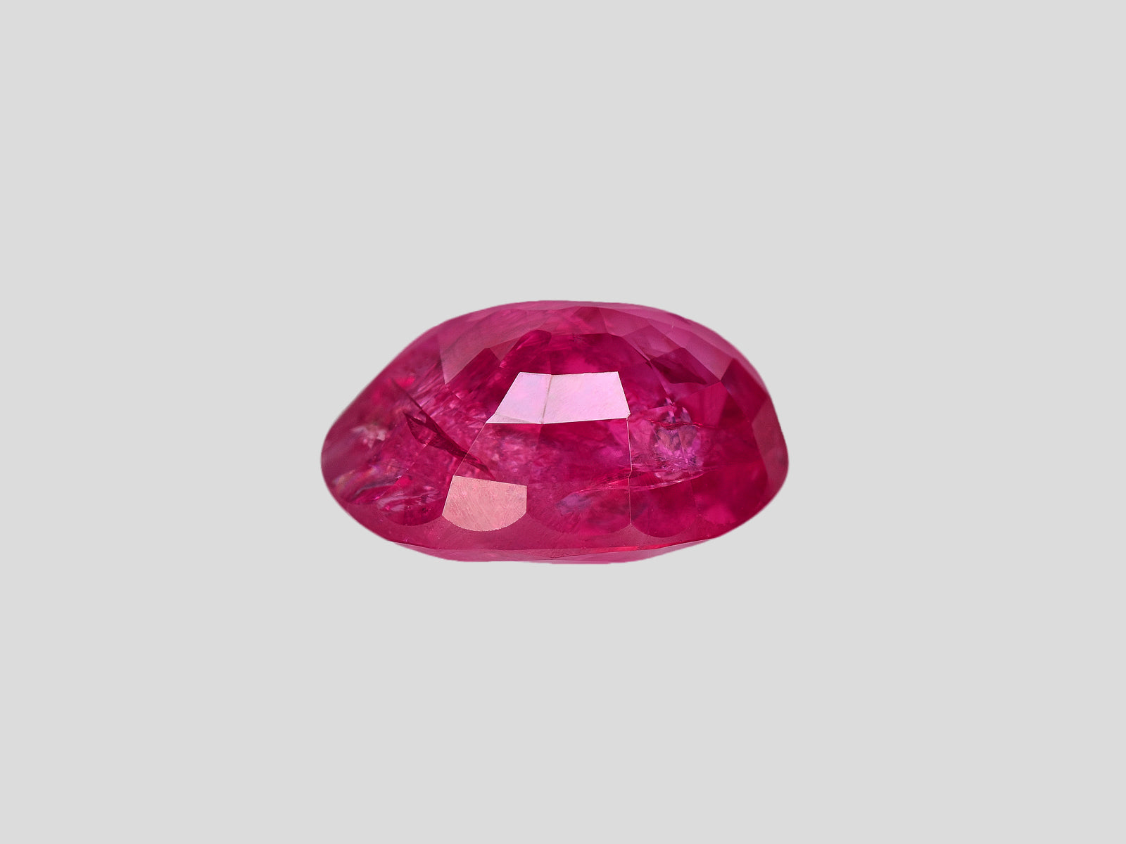 8802193-oval-fiery-vivid-pinkish-red-igi-burma-natural-ruby-2.68-ct