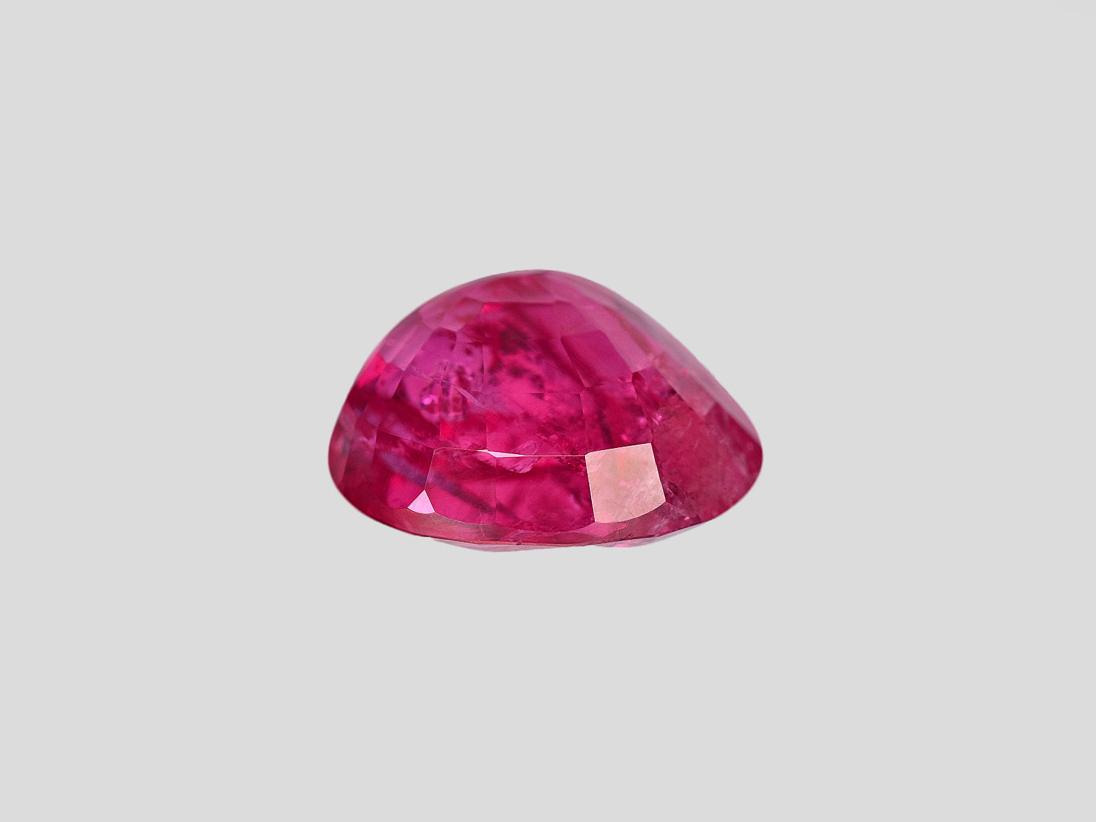 8802193-oval-fiery-vivid-pinkish-red-igi-burma-natural-ruby-2.68-ct