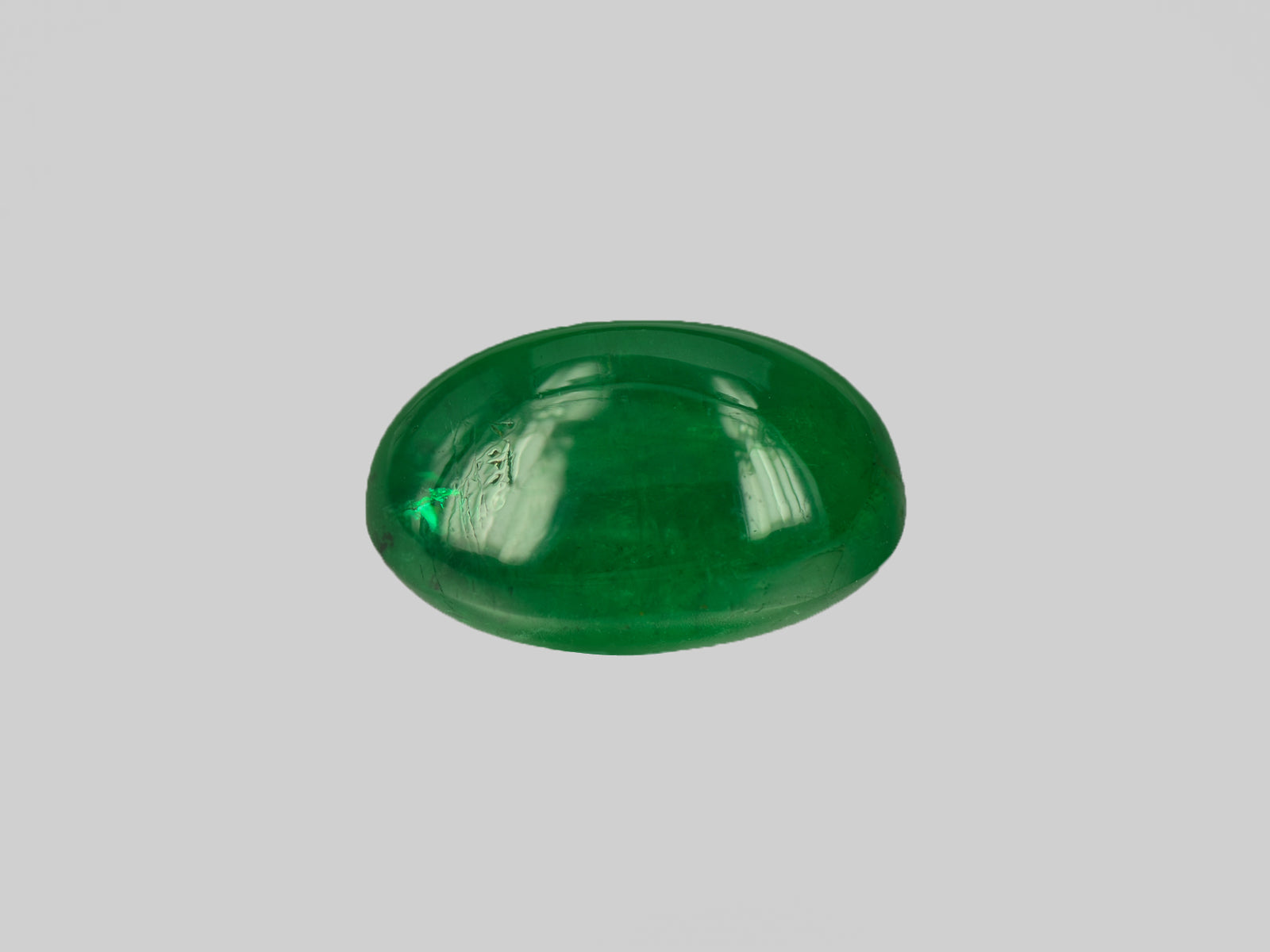 8802177-cabochon-rich-velvety-royal-green-igi-zambia-natural-emerald-8.43-ct