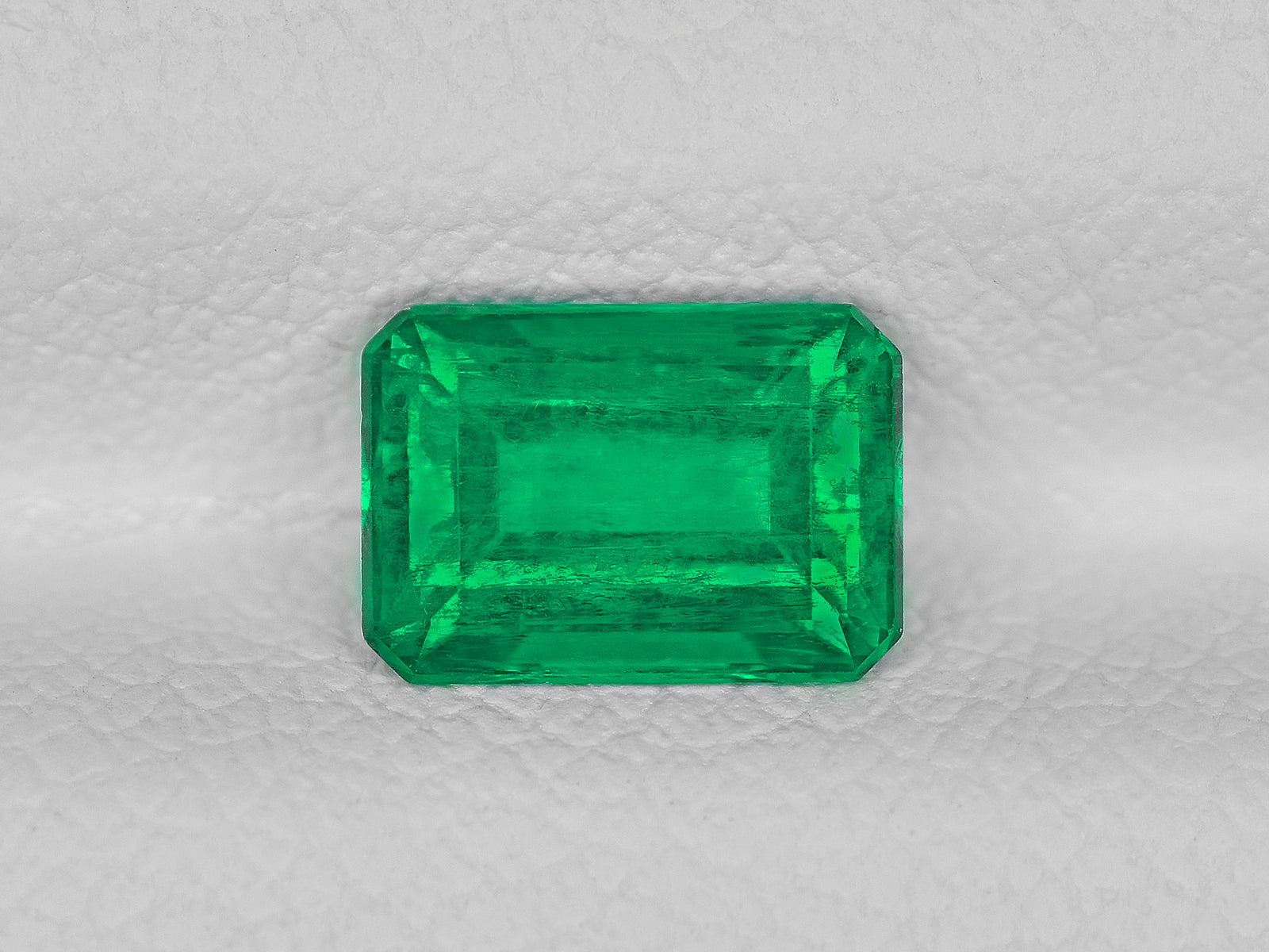 8801965-octagonal-lively-neon-green-grs-colombia-natural-emerald-0.91-ct