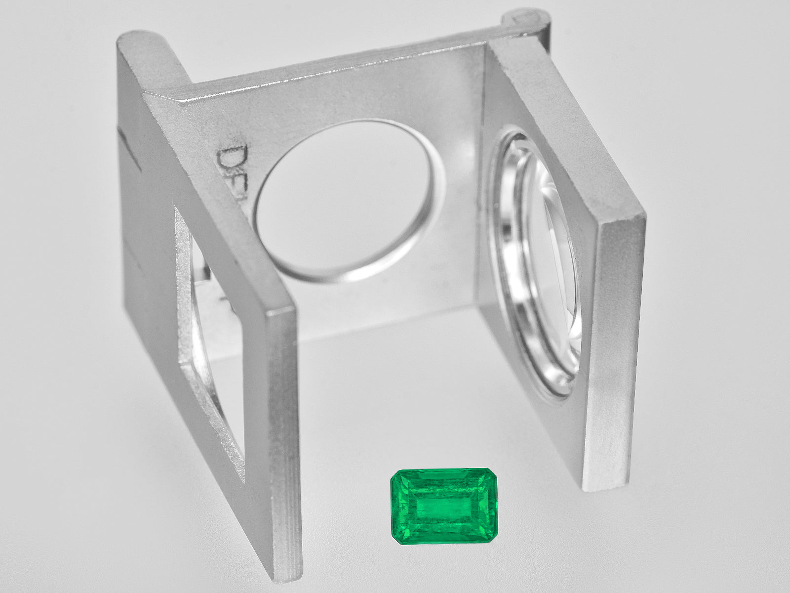 8801965-octagonal-lively-neon-green-grs-colombia-natural-emerald-0.91-ct