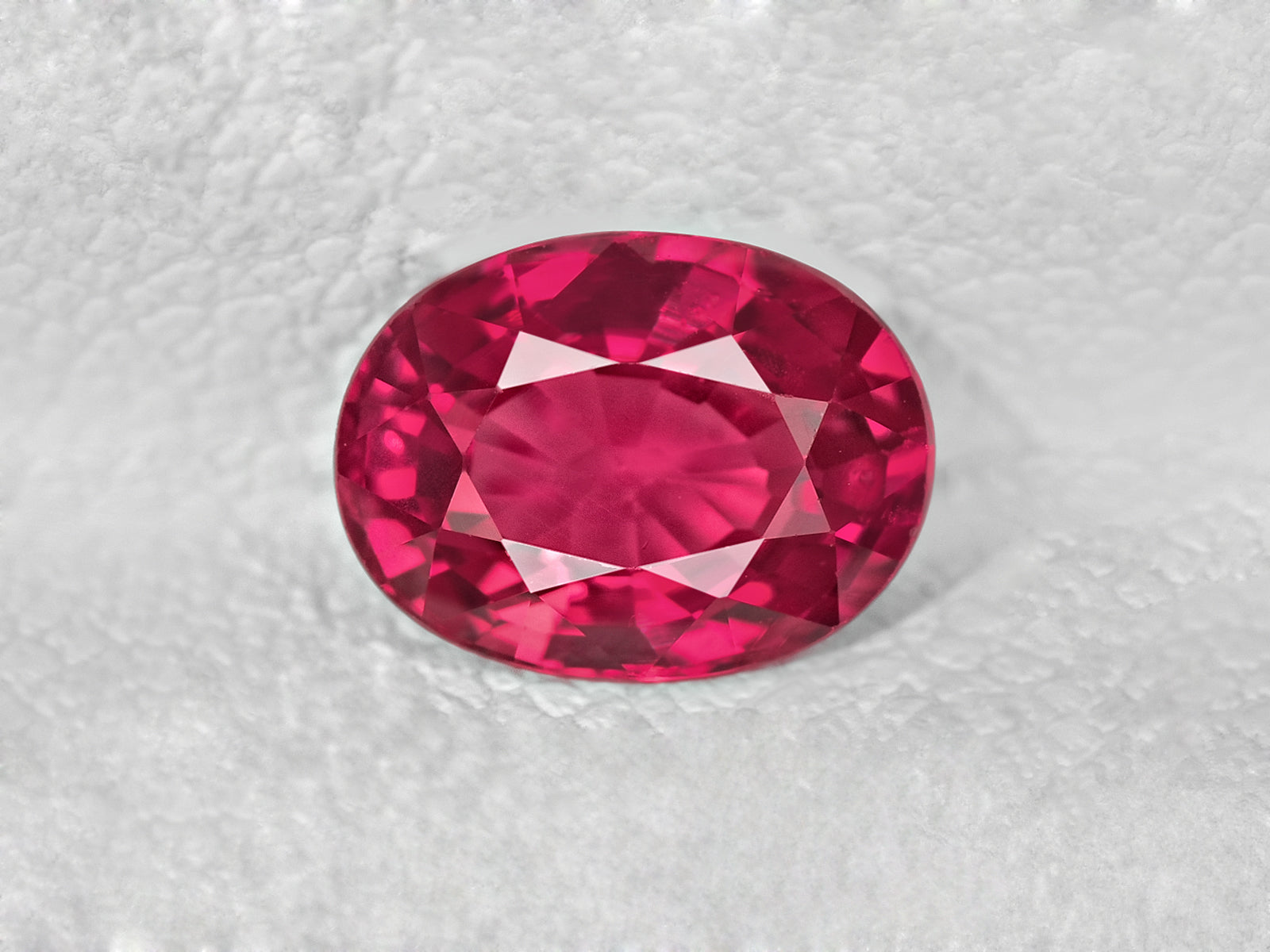 8802026-oval-lively-intense-pinkish-red-igi-mozambique-natural-ruby-1.08-ct
