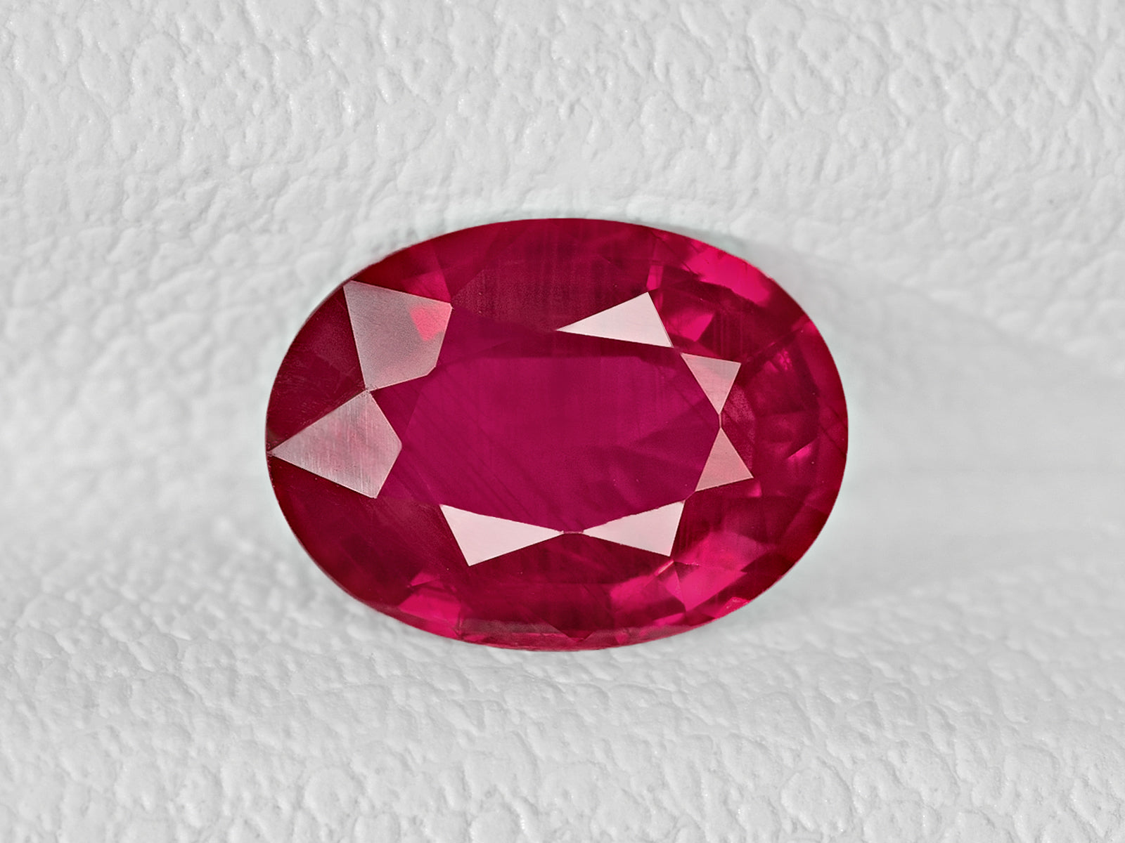 8802030-oval-rich-velvety-pinkish-red-igi-mozambique-natural-ruby-1.28-ct