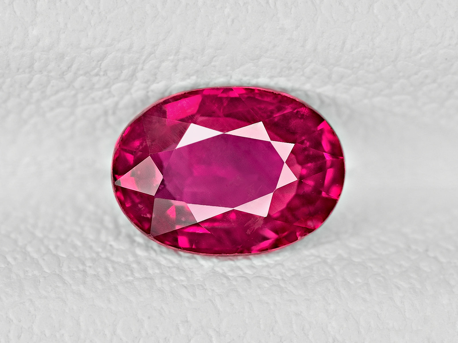 8802032-oval-rich-intense-pinkish-red-igi-mozambique-natural-ruby-1.05-ct
