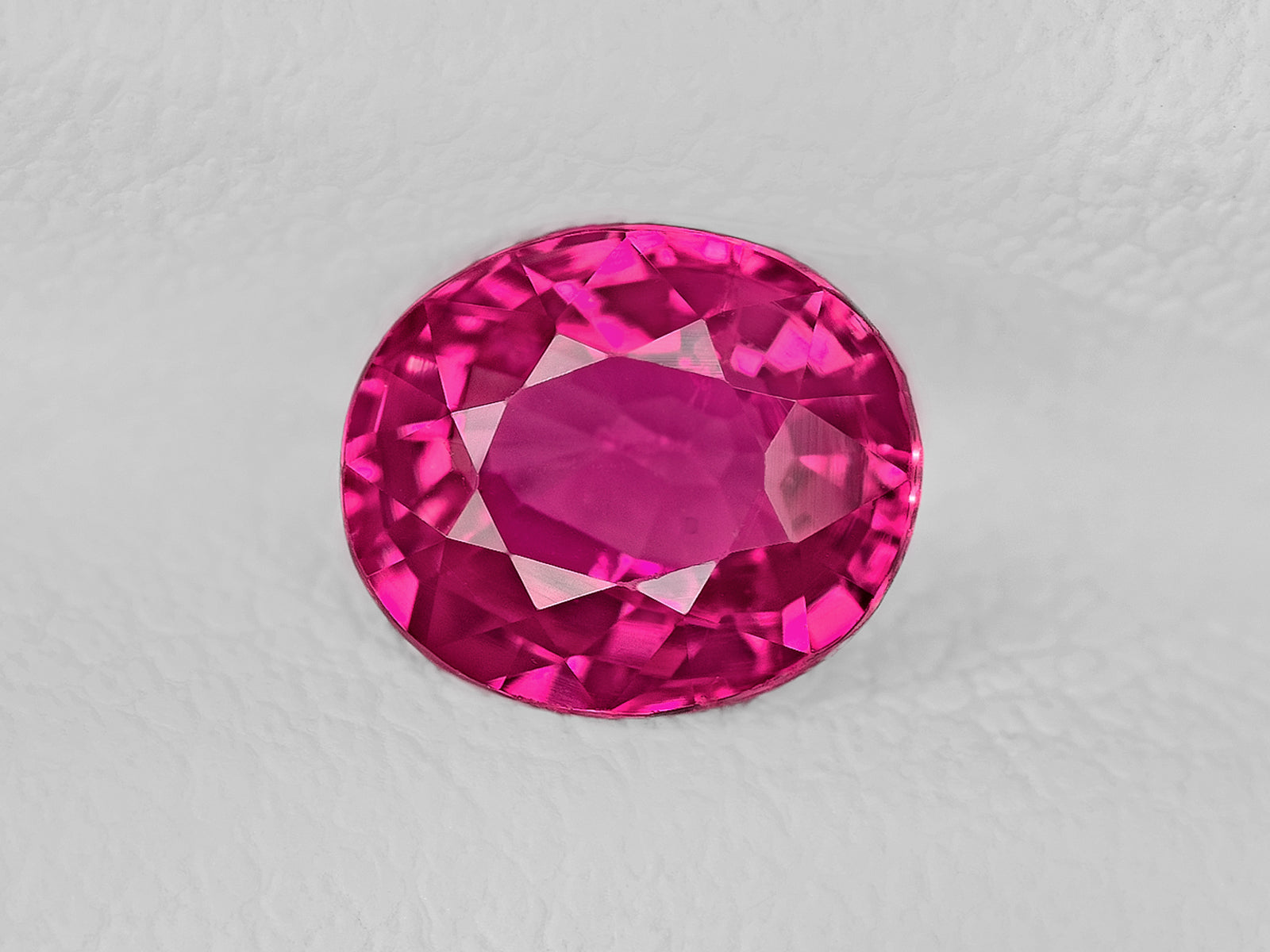 8802036-oval-fiery-vivid-pink-red-igi-mozambique-natural-ruby-1.05-ct