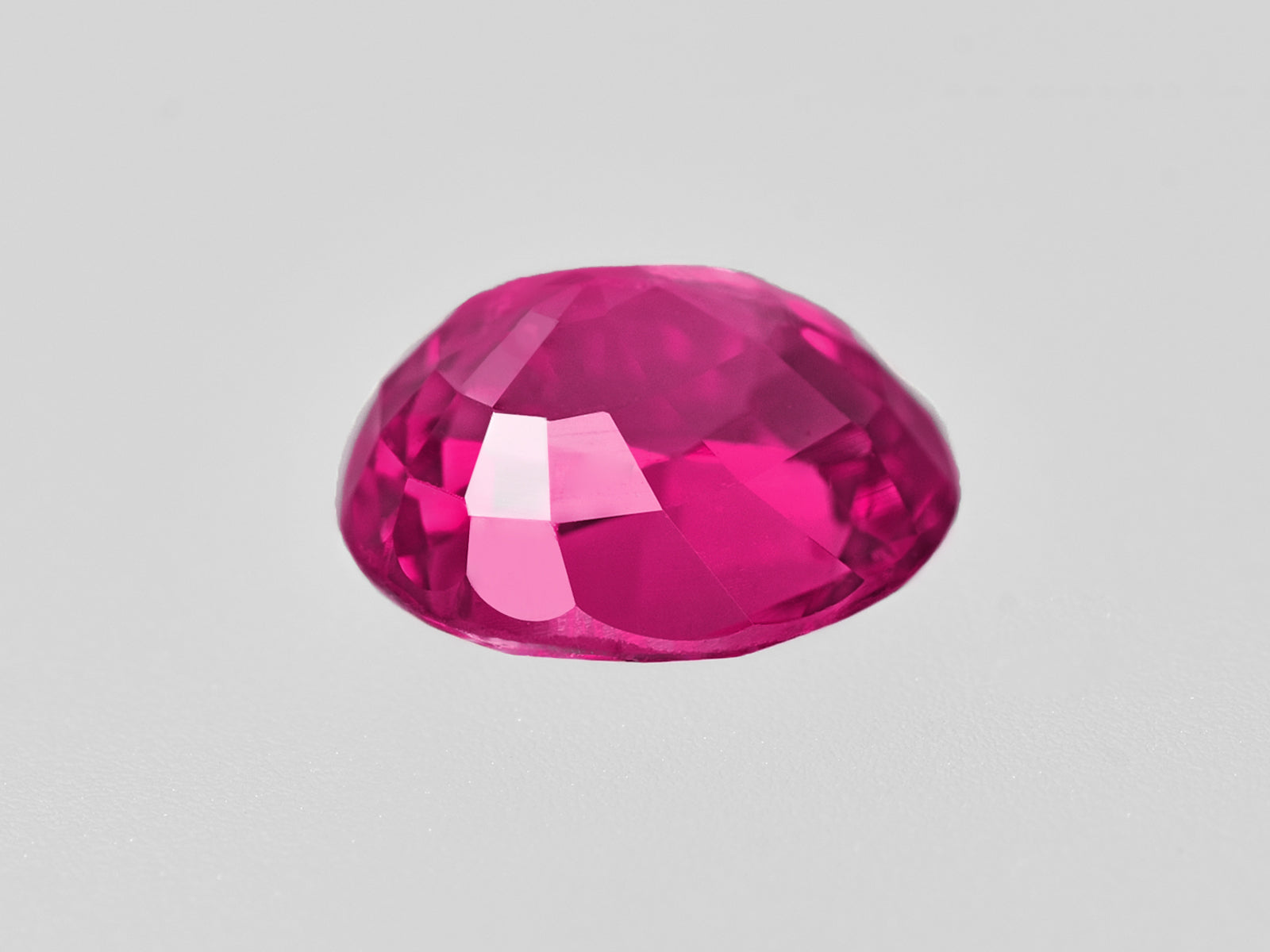8802036-oval-fiery-vivid-pink-red-igi-mozambique-natural-ruby-1.05-ct