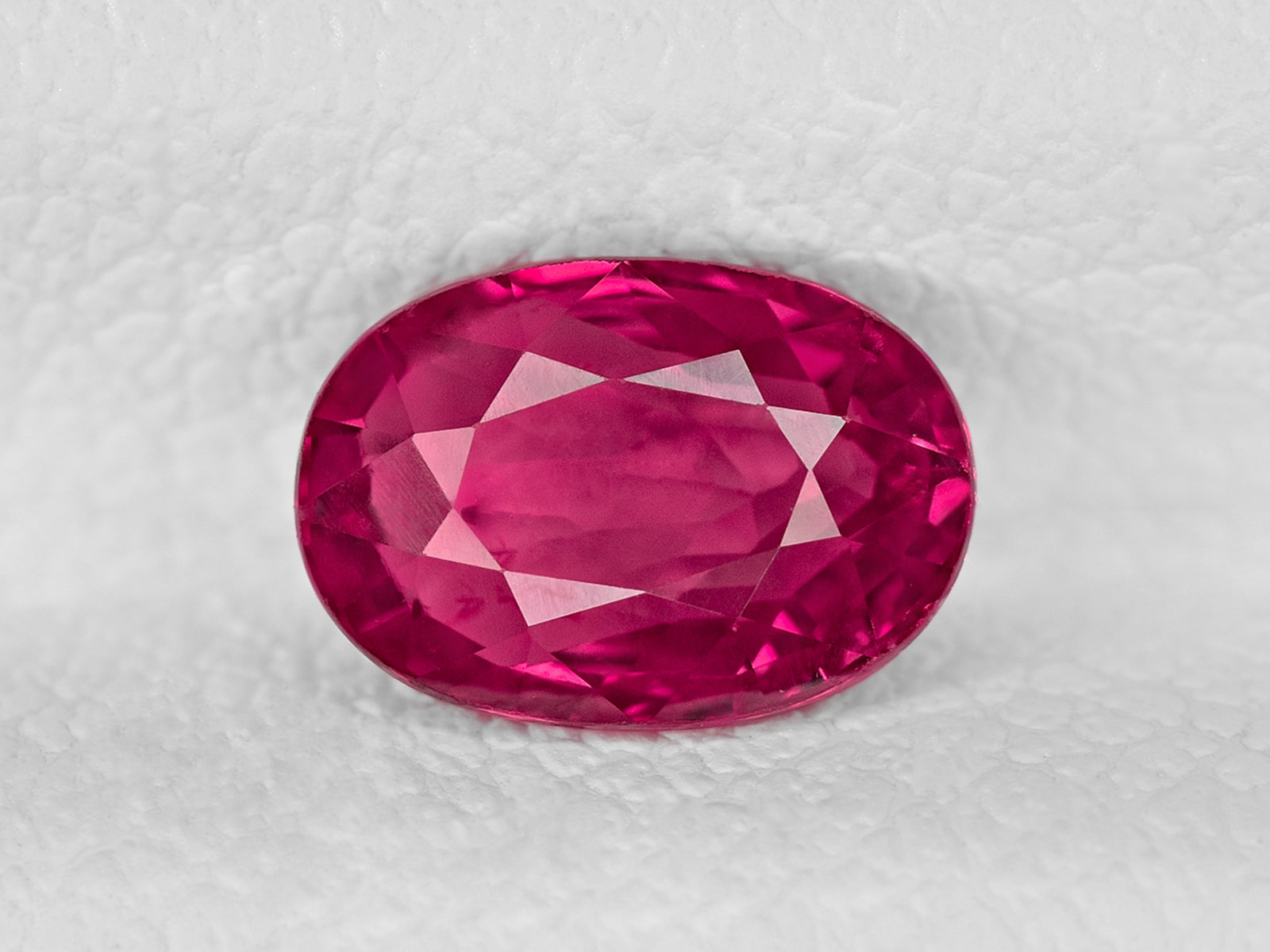 8802037-oval-deep-pinkish-red-igi-mozambique-natural-ruby-1.01-ct