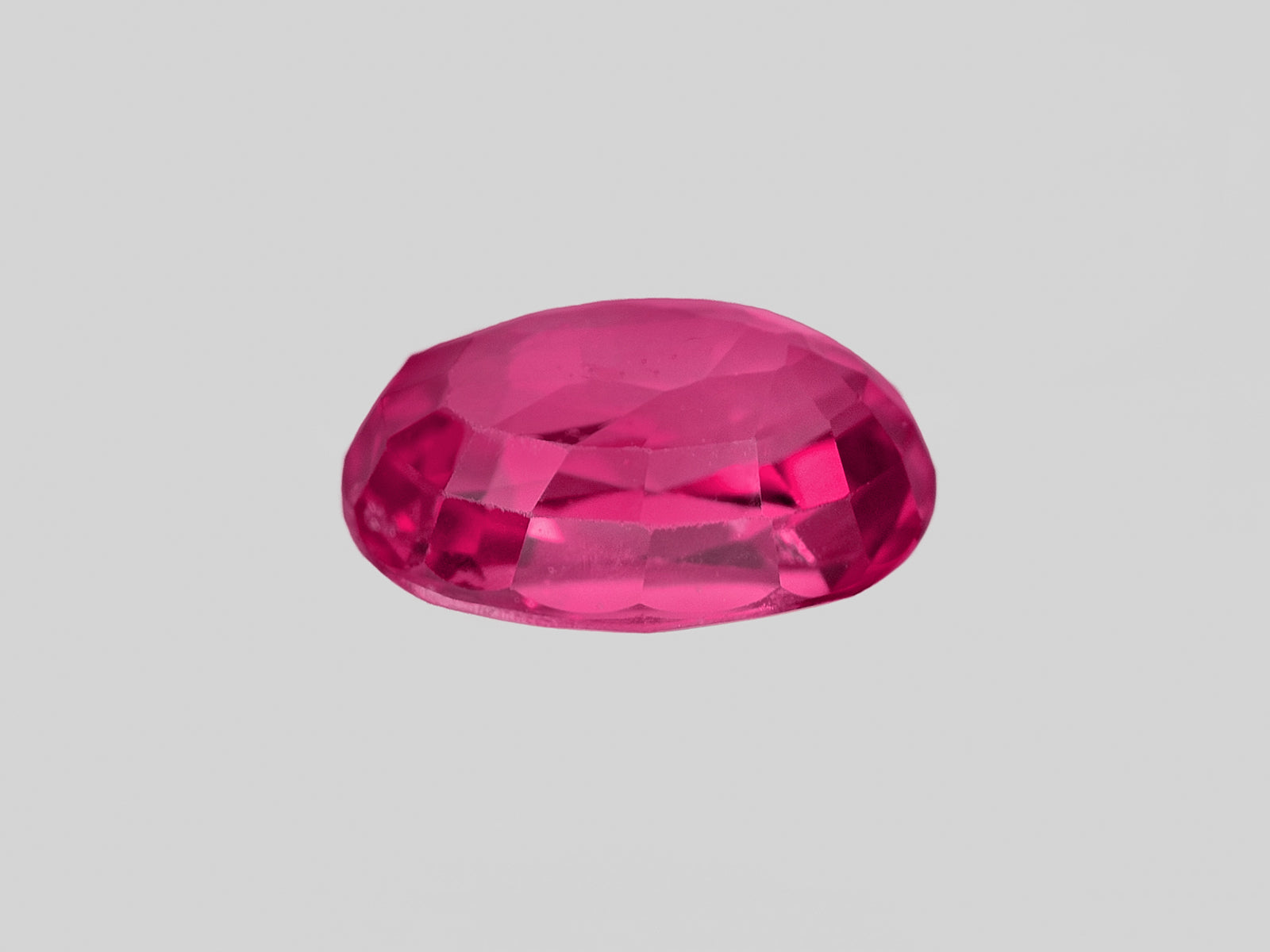 8802037-oval-deep-pinkish-red-igi-mozambique-natural-ruby-1.01-ct