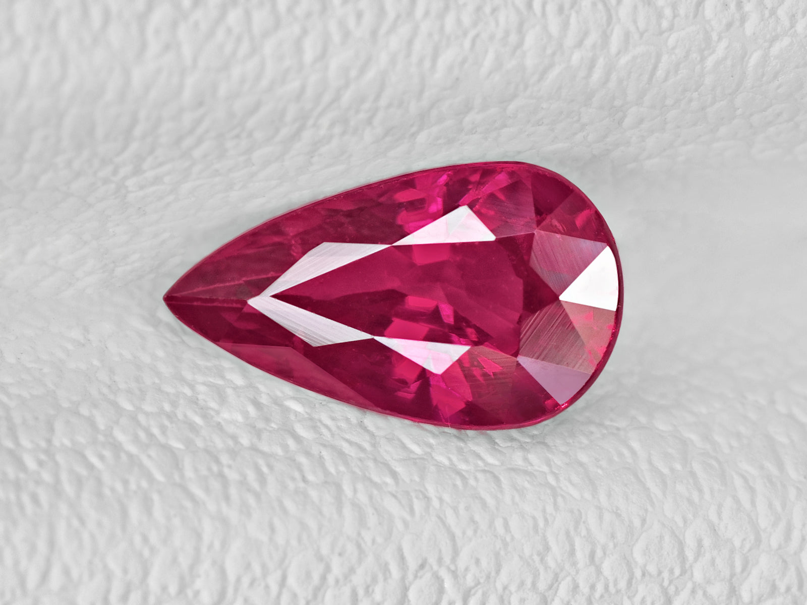 8802045-pear-fiery-intense-pinkish-red-igi-mozambique-natural-ruby-1.01-ct