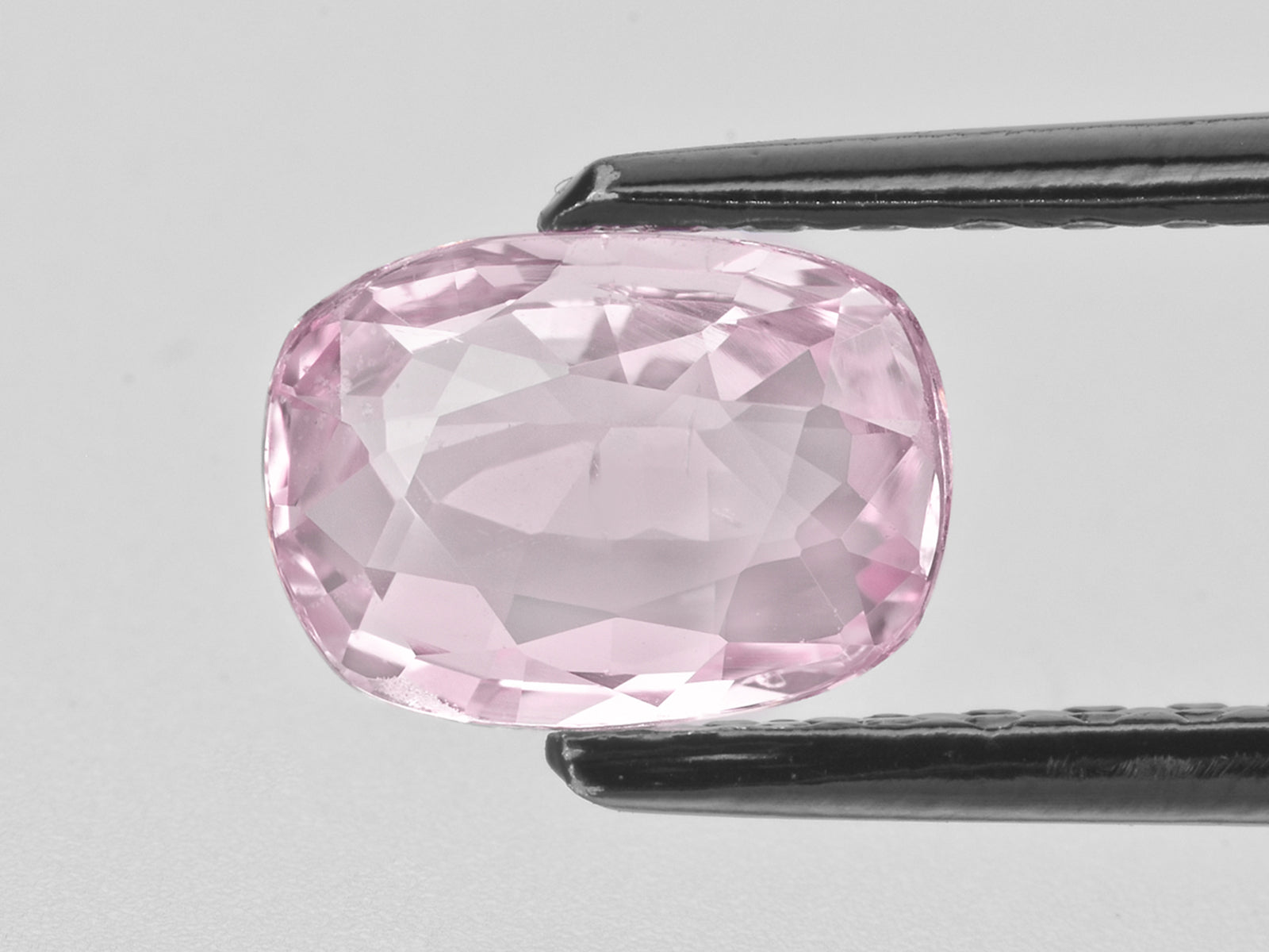 8802245-oval-pastel-orangy-pink-grs-madagascar-natural-padparadscha-1.09-ct