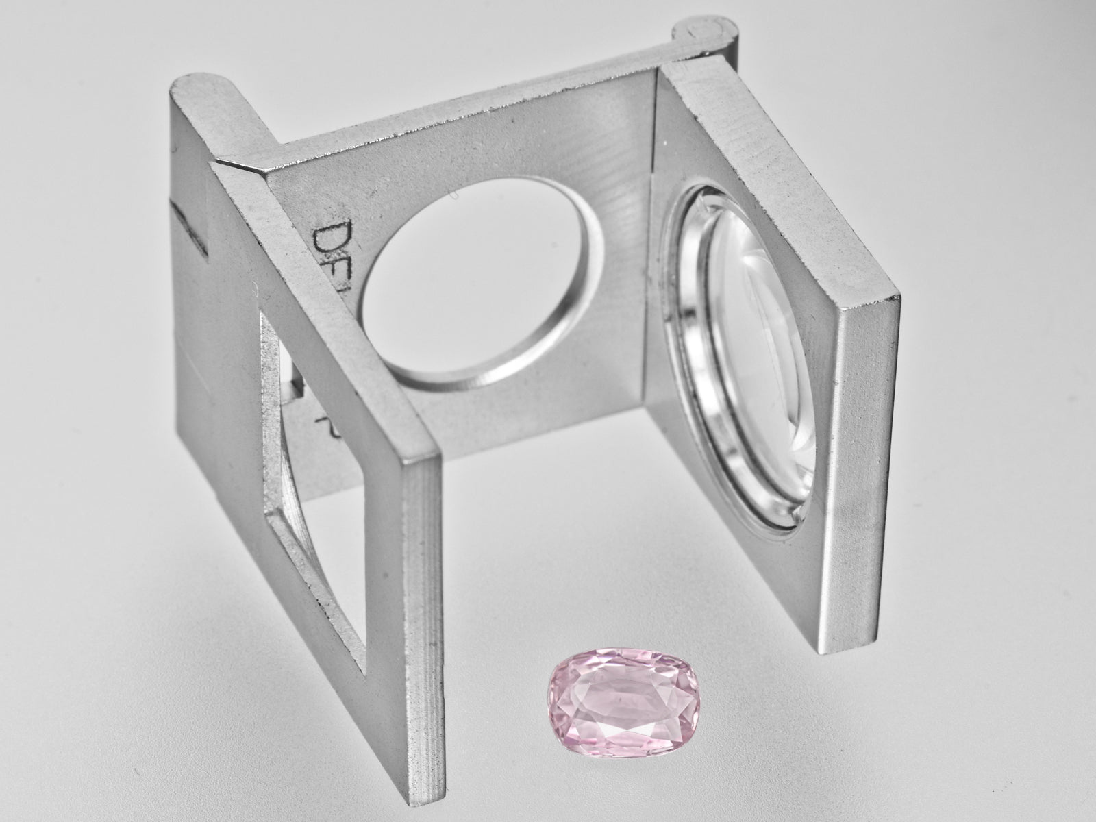 8802245-oval-pastel-orangy-pink-grs-madagascar-natural-padparadscha-1.09-ct