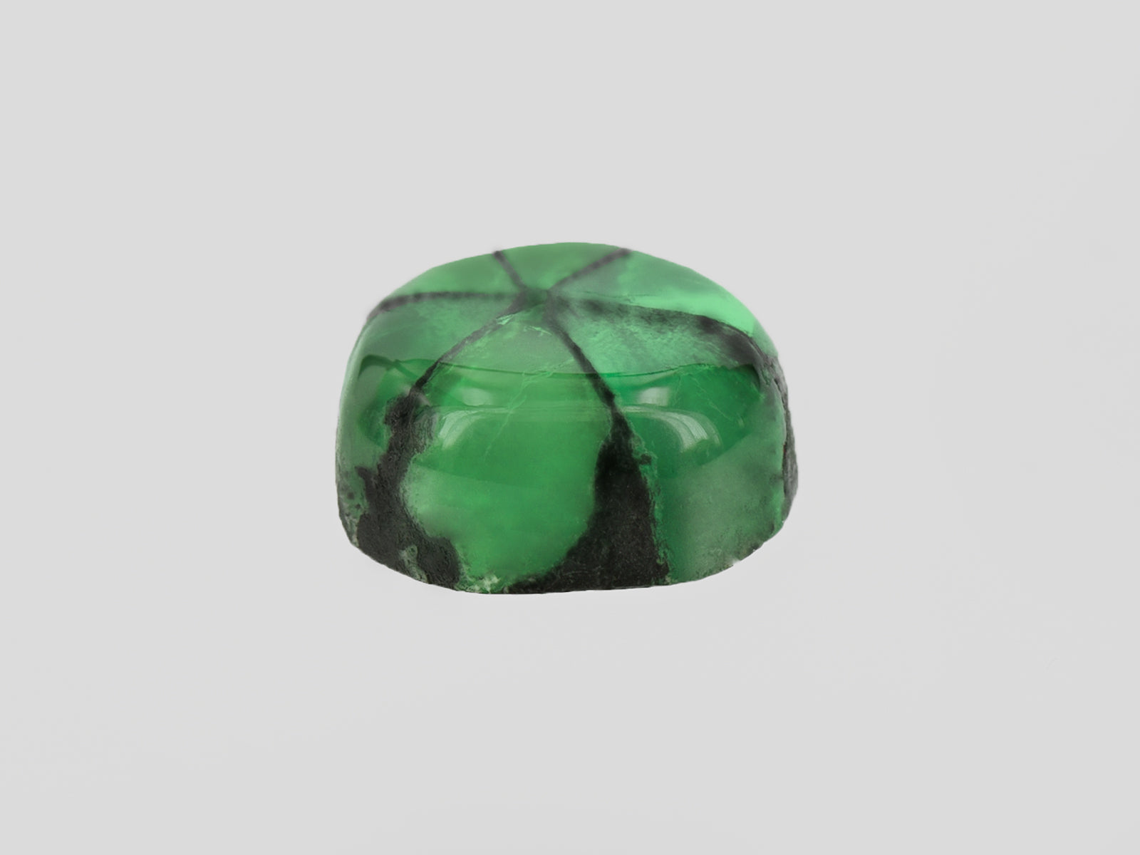 8802207-cabochon-lively-intense-green-with-black-spokes-gia-colombia-natural-trapiche-emerald-3.57-ct