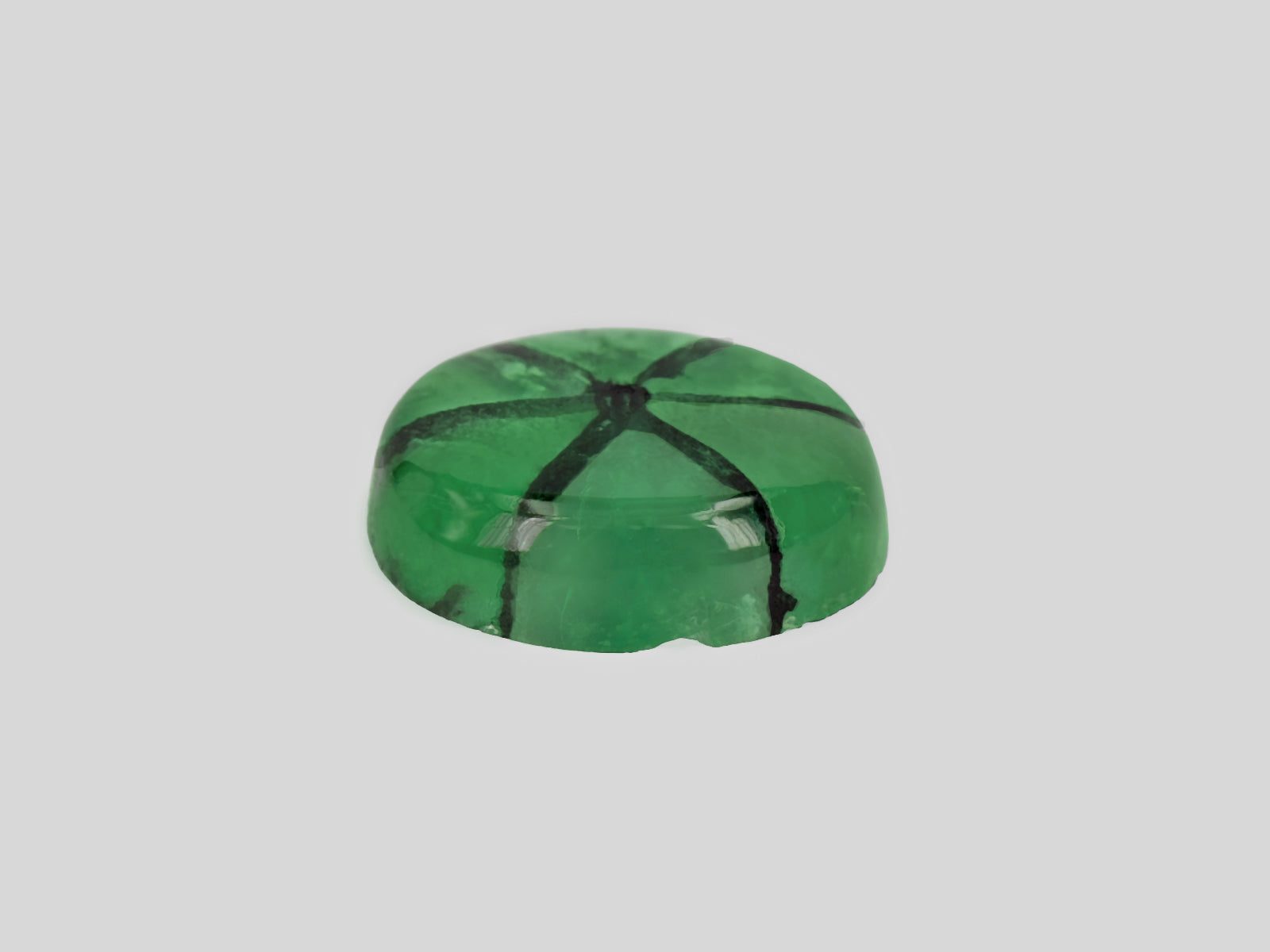 8802208-cabochon-lively-intense-green-with-black-spokes-gia-colombia-natural-trapiche-emerald-3.69-ct