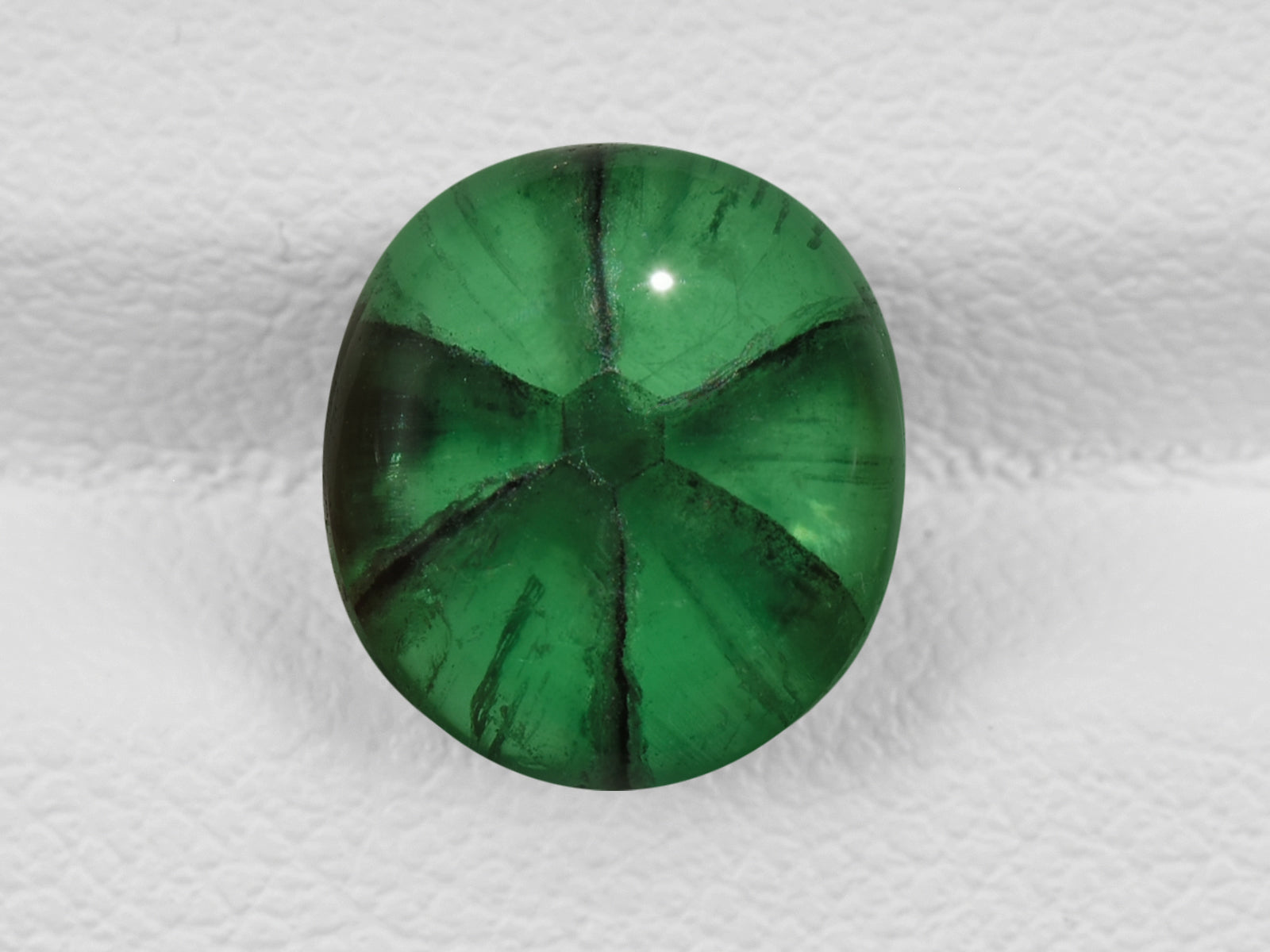 8802209-cabochon-lively-intense-green-with-black-spokes-gia-colombia-natural-trapiche-emerald-3.45-ct
