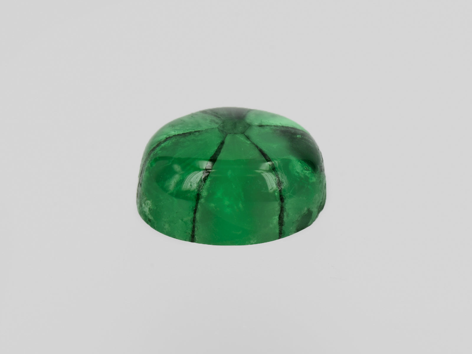 8802209-cabochon-lively-intense-green-with-black-spokes-gia-colombia-natural-trapiche-emerald-3.45-ct