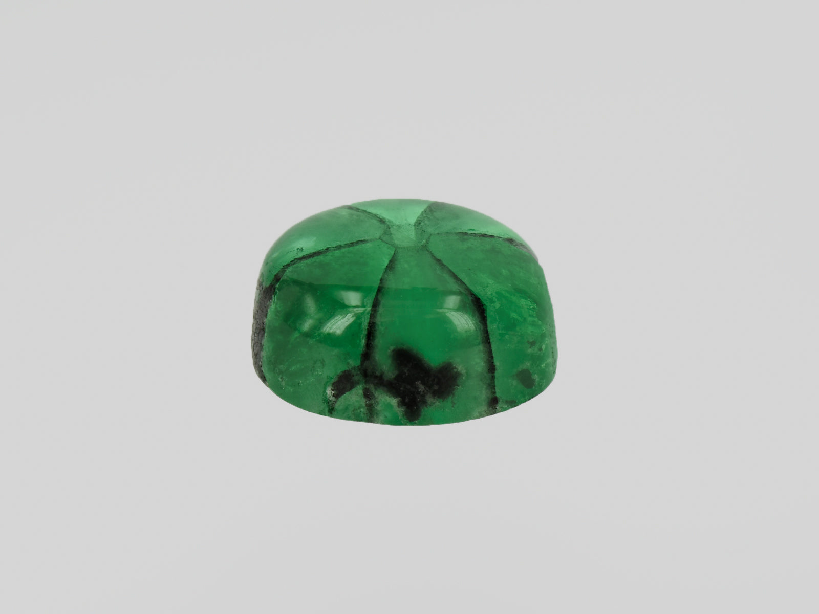 8802209-cabochon-lively-intense-green-with-black-spokes-gia-colombia-natural-trapiche-emerald-3.45-ct