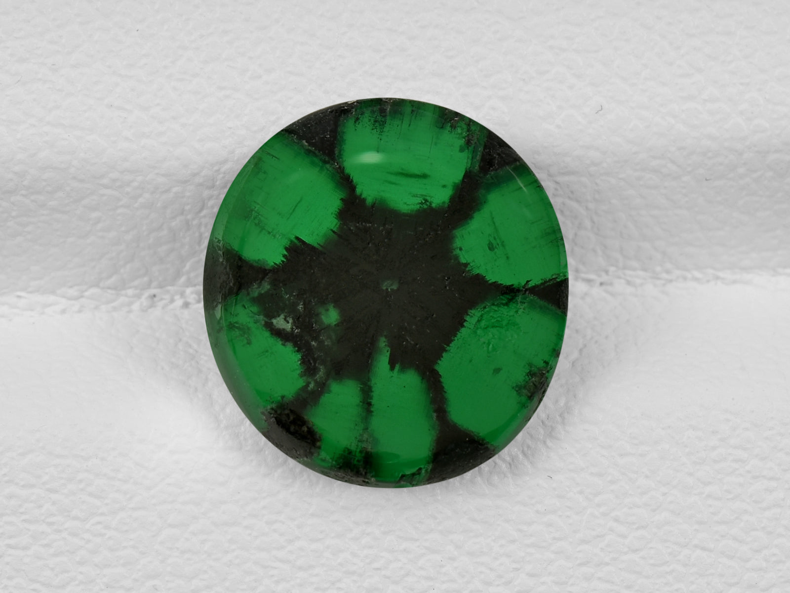 8802215-cabochon-royal-green-with-black-spokes-gia-colombia-natural-trapiche-emerald-2.75-ct