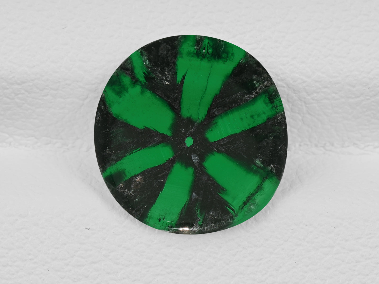 8802216-cabochon-royal-green-with-black-spokes-gia-colombia-natural-trapiche-emerald-2.30-ct