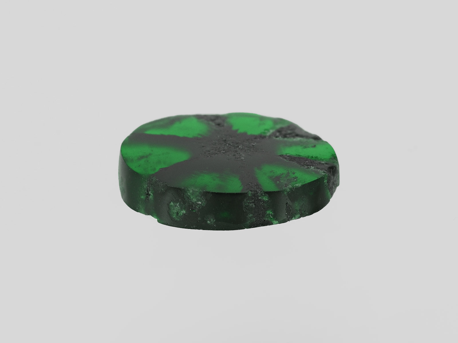 8802217-cabochon-royal-green-with-black-spokes-gia-colombia-natural-trapiche-emerald-3.48-ct