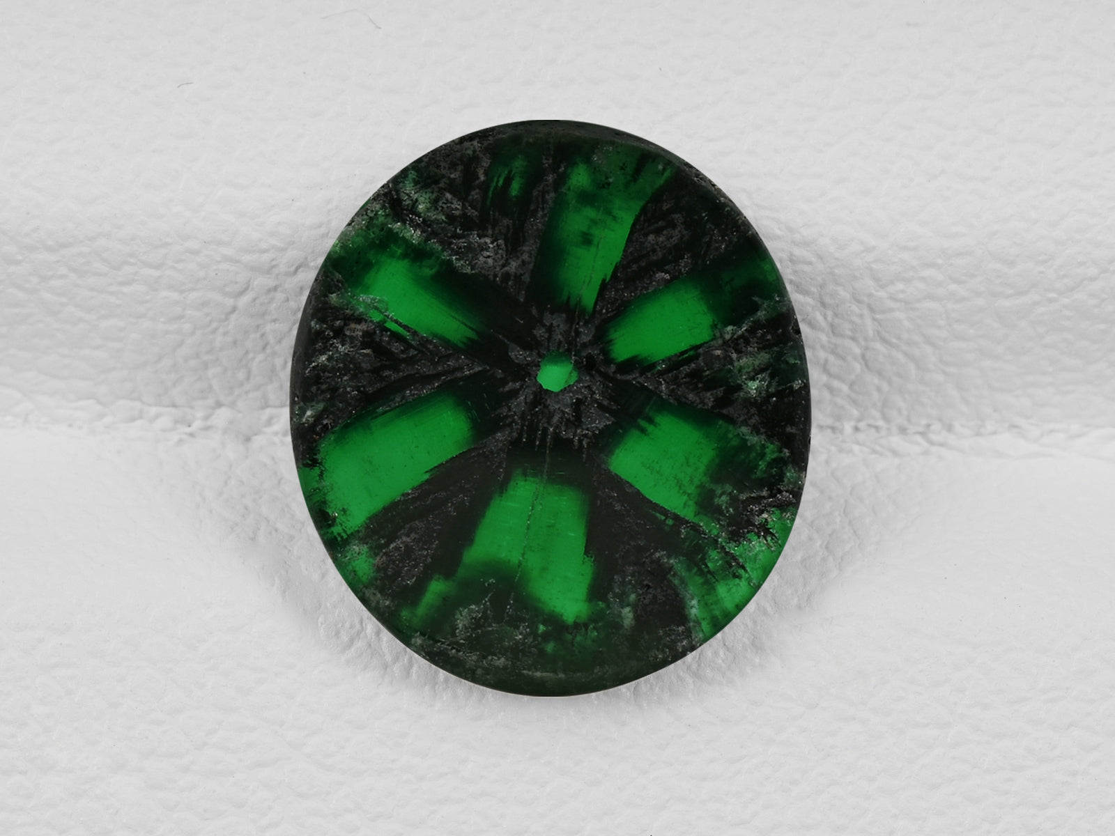 8802218-cabochon-royal-green-with-black-spokes-gia-colombia-natural-trapiche-emerald-2.94-ct