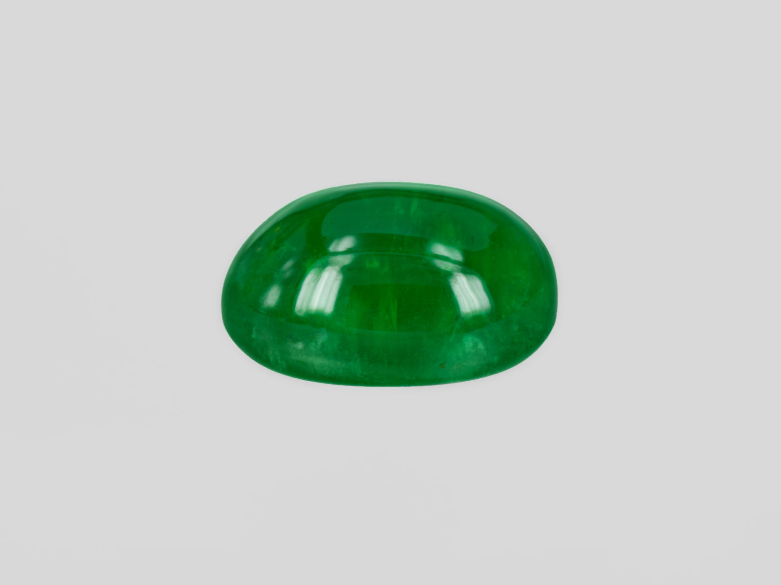 8802823-cabochon-rich-intense-green-grs-brazil-natural-emerald-14.03-ct