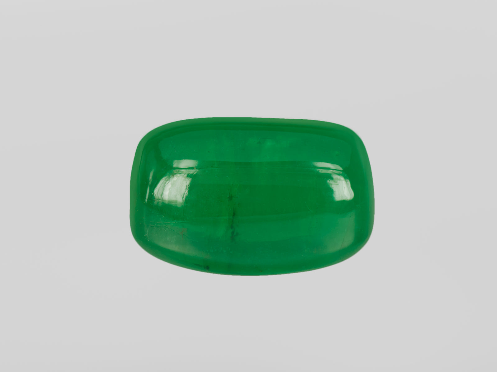 8802824-cabochon-rich-intense-green-grs-brazil-natural-emerald-47.73-ct