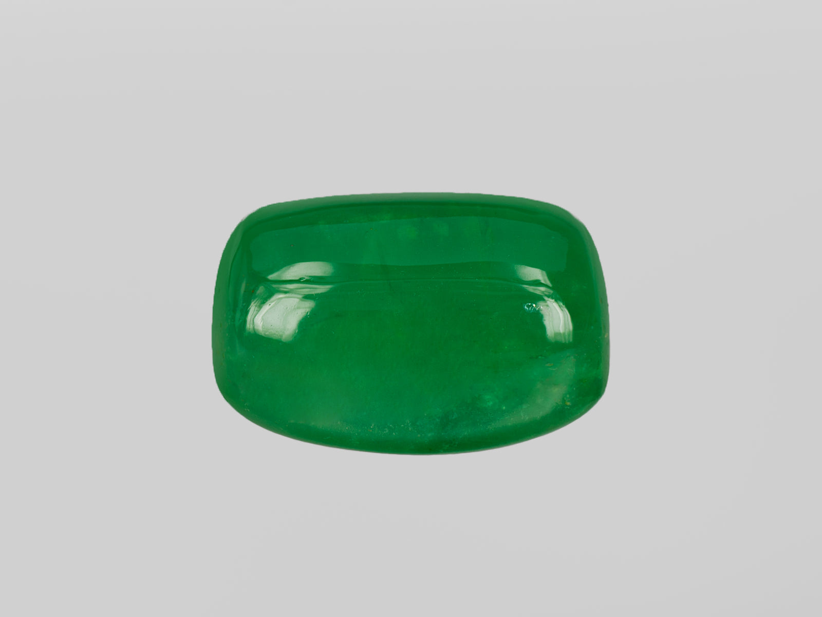 8802824-cabochon-rich-intense-green-grs-brazil-natural-emerald-47.73-ct
