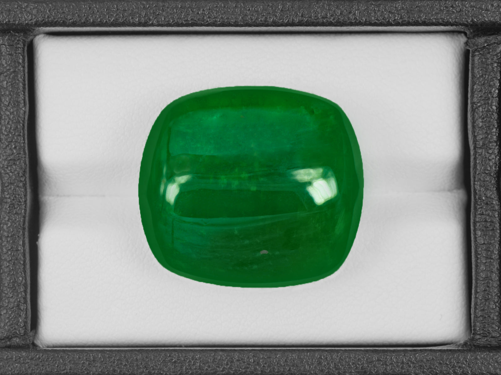 8802825-cabochon-rich-royal-green-grs-brazil-natural-emerald-46.69-ct