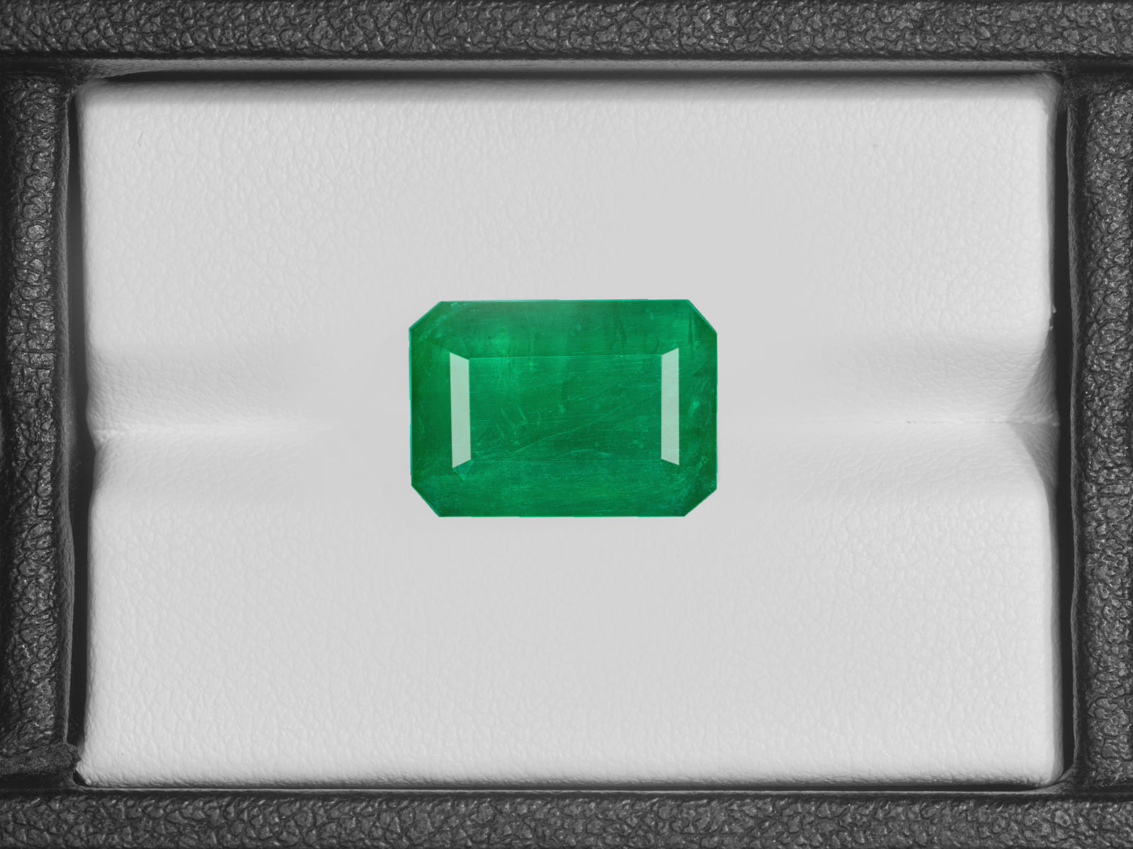 8802826-octagonal-rich-intense-green-grs-brazil-natural-emerald-9.04-ct