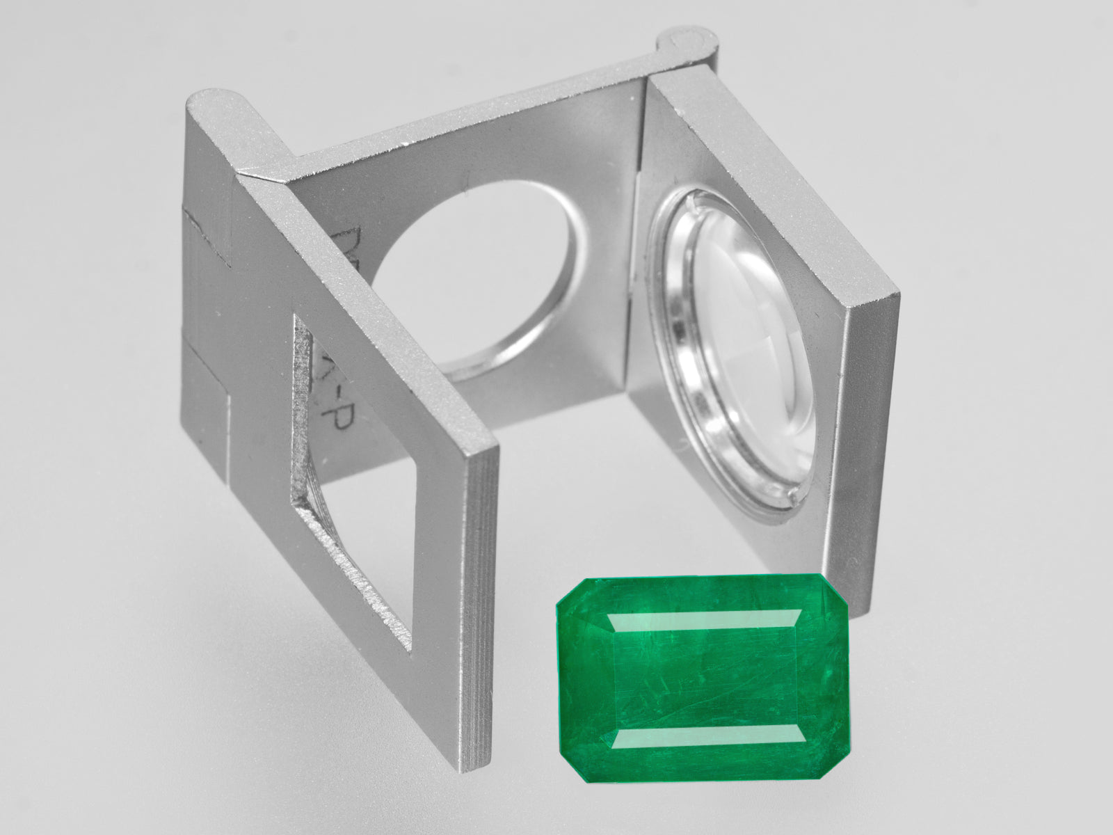 8802826-octagonal-rich-intense-green-grs-brazil-natural-emerald-9.04-ct