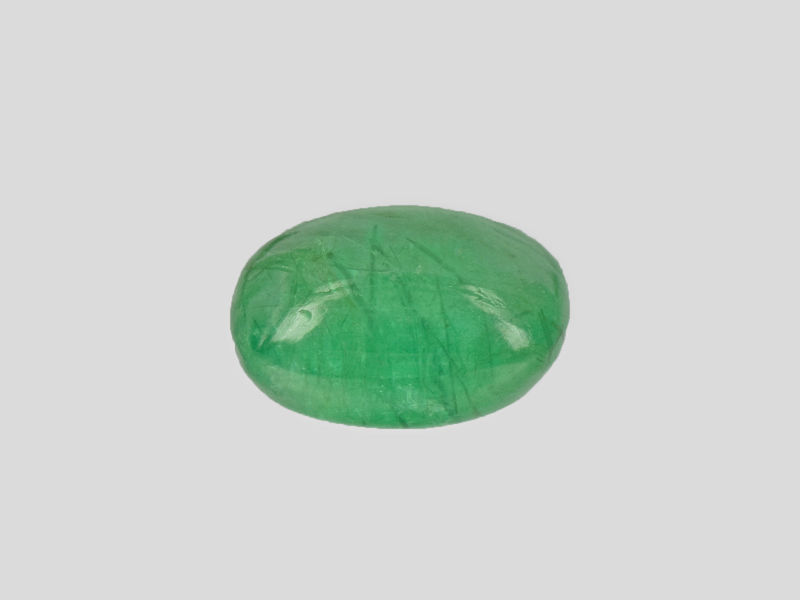 8802066-cabochon-lively-intense-green-russia-natural-emerald-4.85-ct