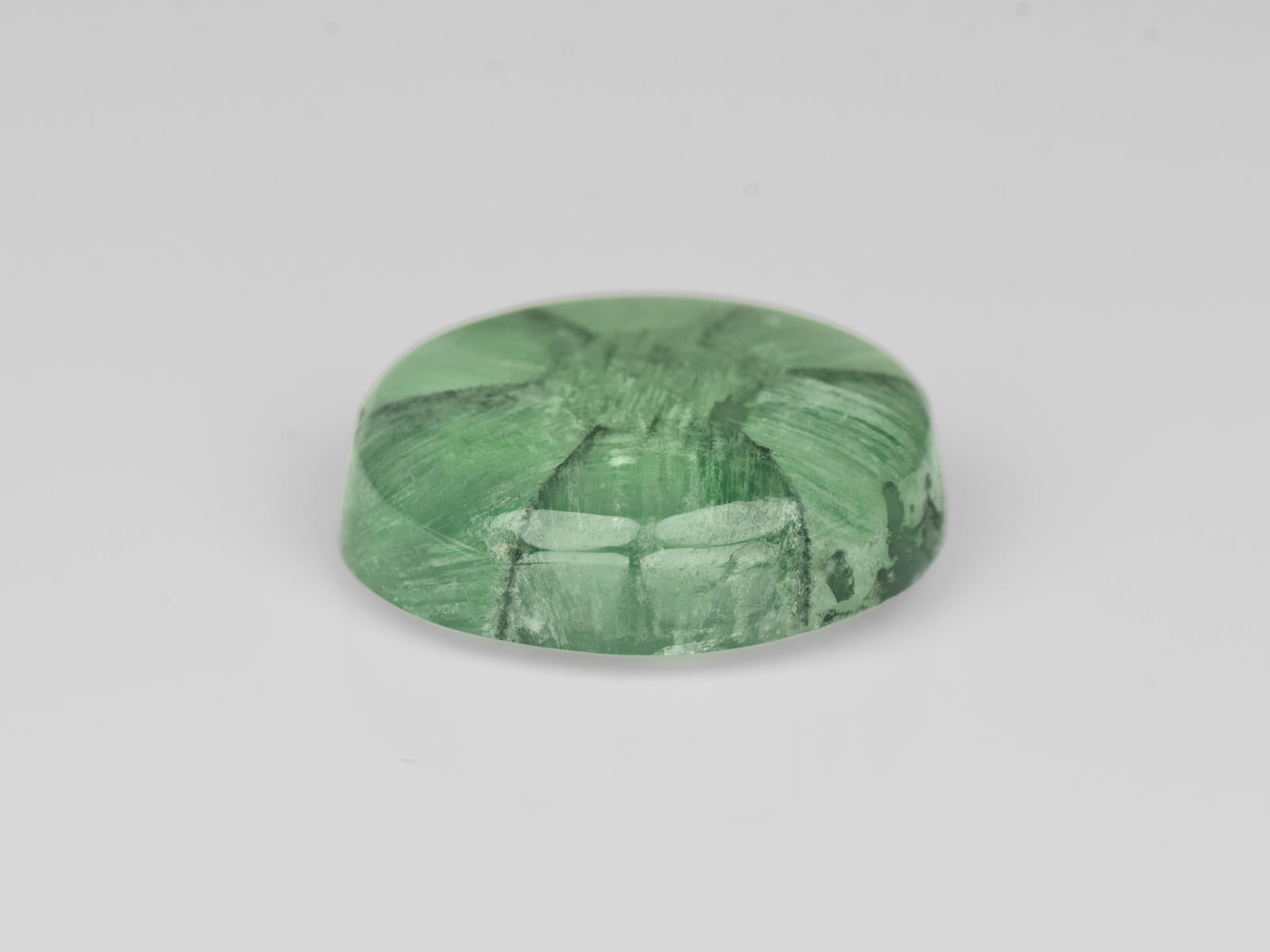 8802129-cabochon-soft-green-with-black-spokes-igi-colombia-natural-trapiche-emerald-7.55-ct