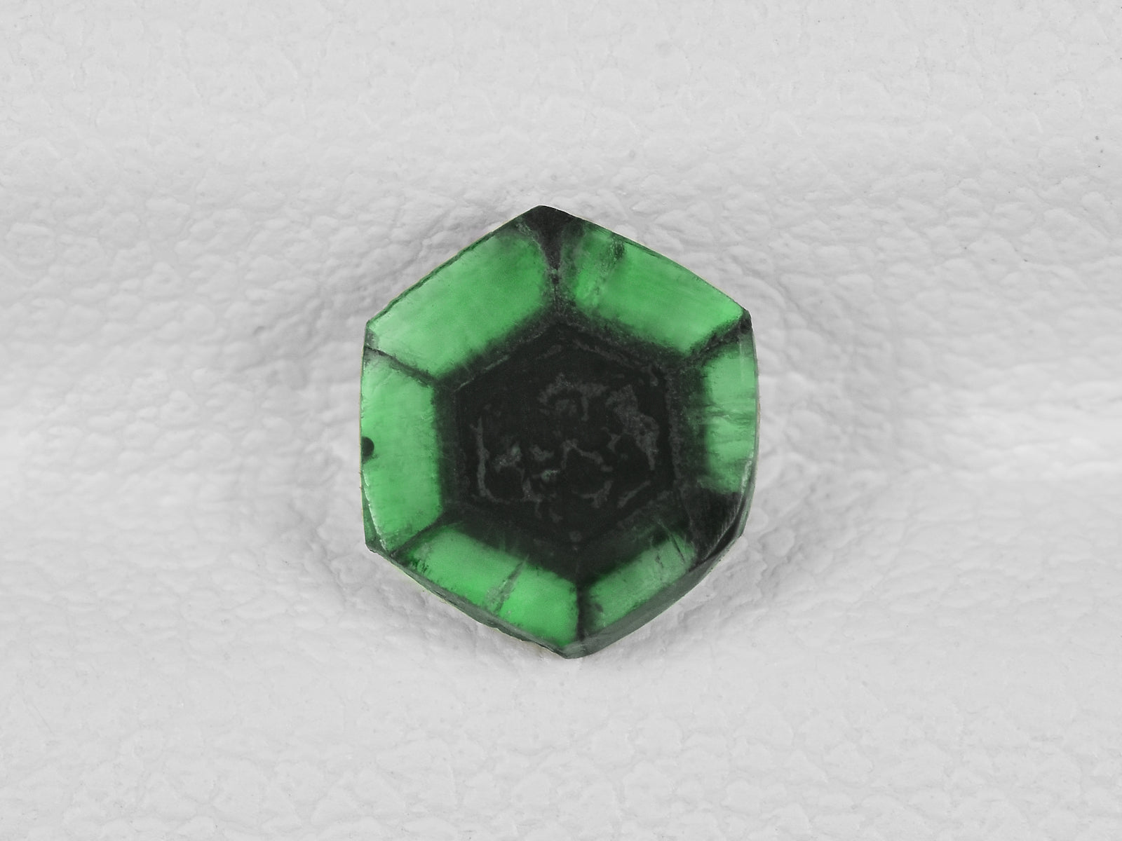 8802141-cabochon-green-with-black-spokes-igi-colombia-natural-trapiche-emerald-0.75-ct