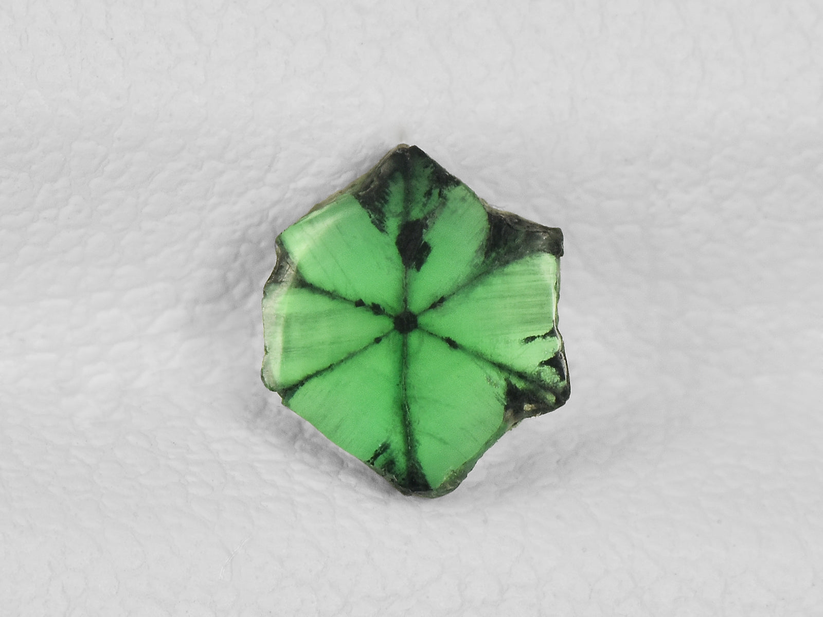 8802148-cabochon-intense-green-with-black-spokes-igi-colombia-natural-trapiche-emerald-0.59-ct