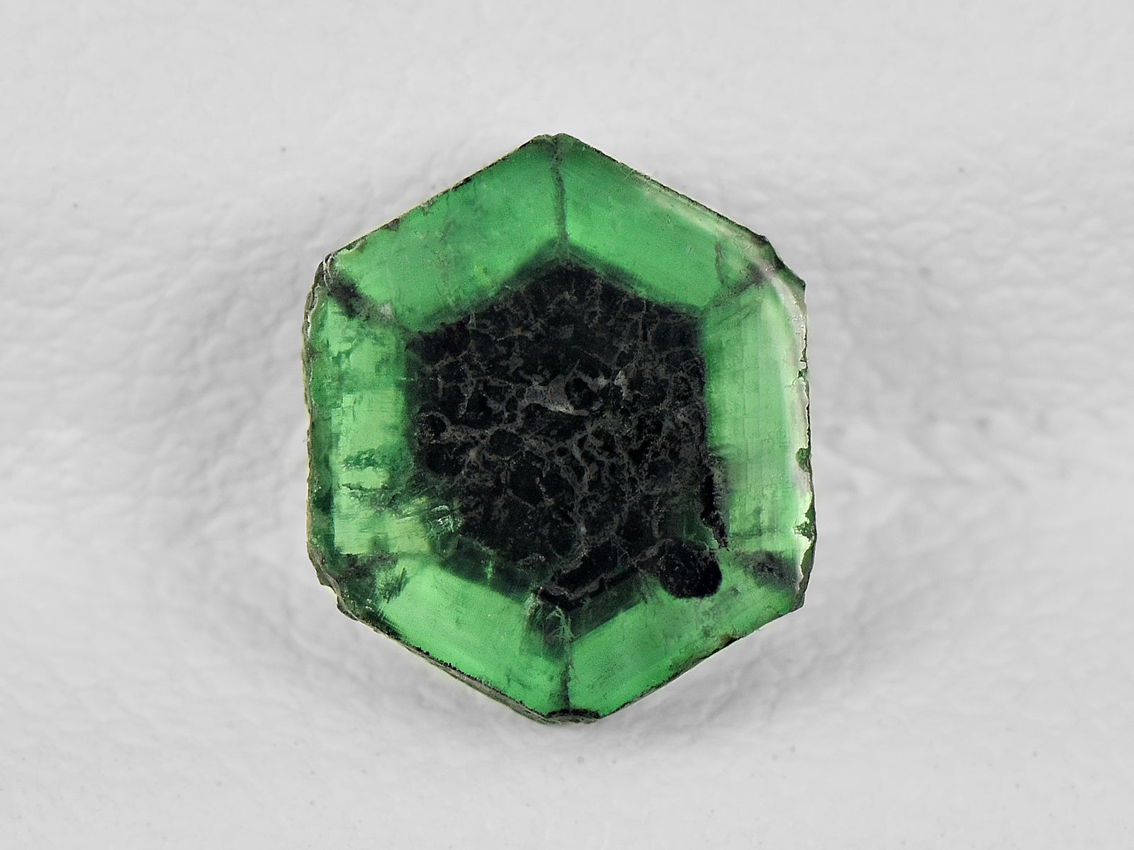 8802153-cabochon-intense-green-with-black-spokes-igi-colombia-natural-trapiche-emerald-1.00-ct