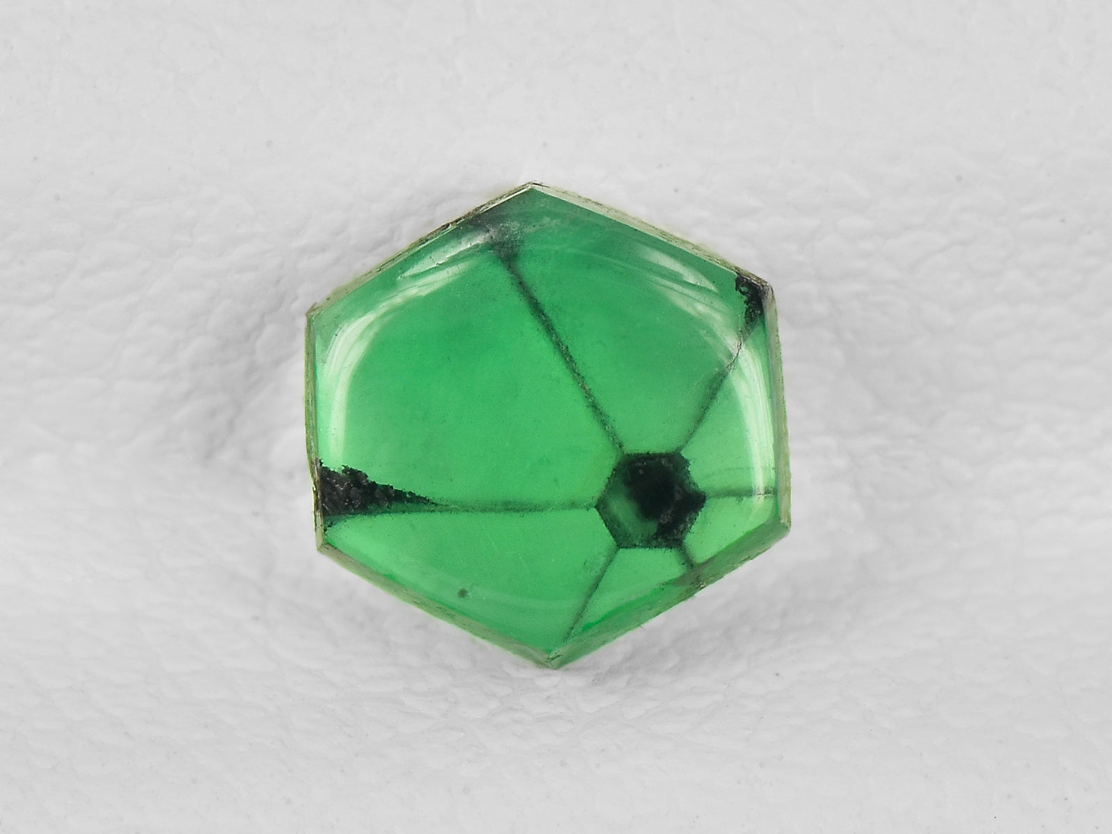 8802156-cabochon-lively-green-with-black-spokes-igi-colombia-natural-trapiche-emerald-0.78-ct