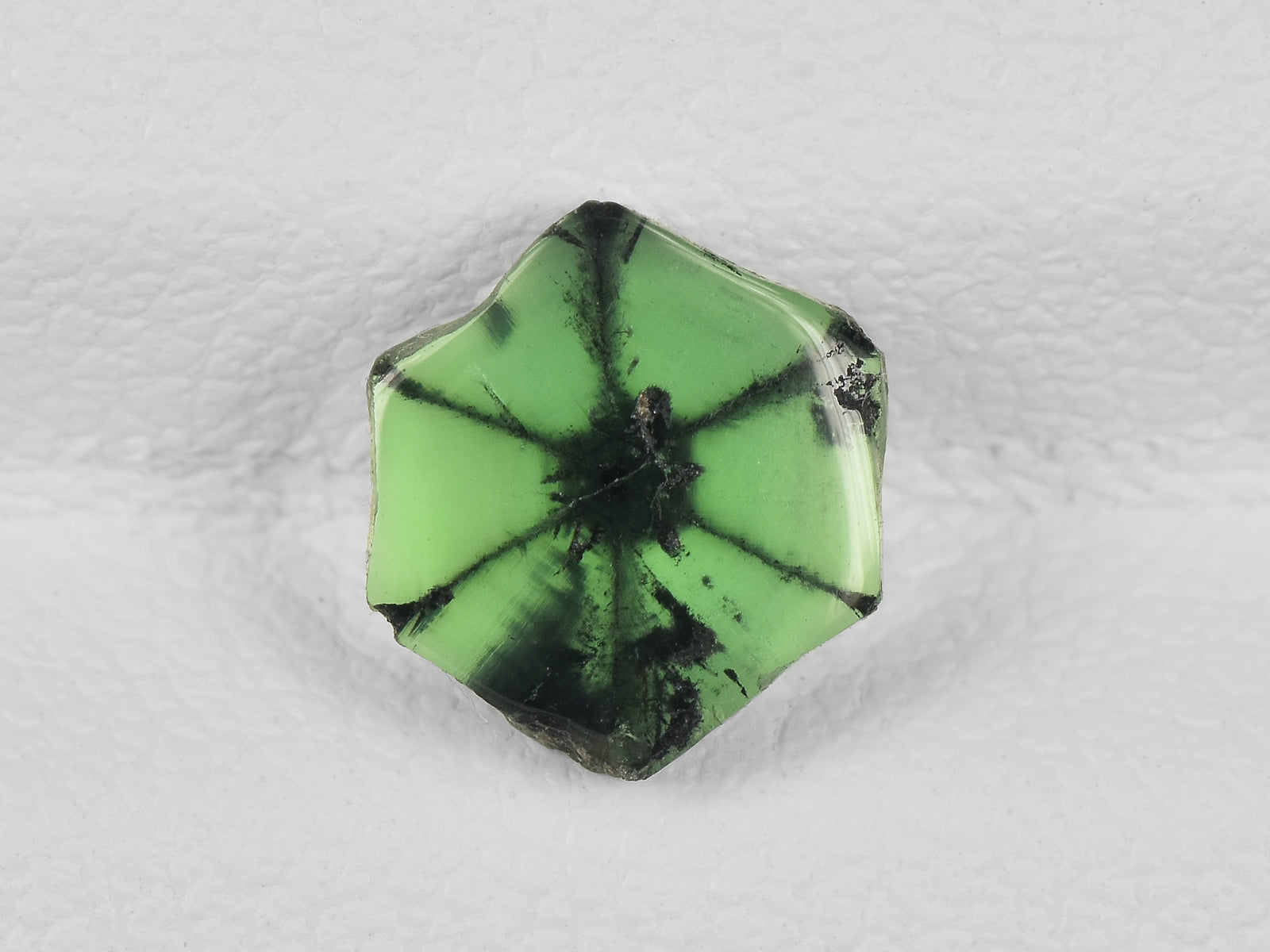 8802159-cabochon-green-with-black-spokes-igi-colombia-natural-trapiche-emerald-1.05-ct